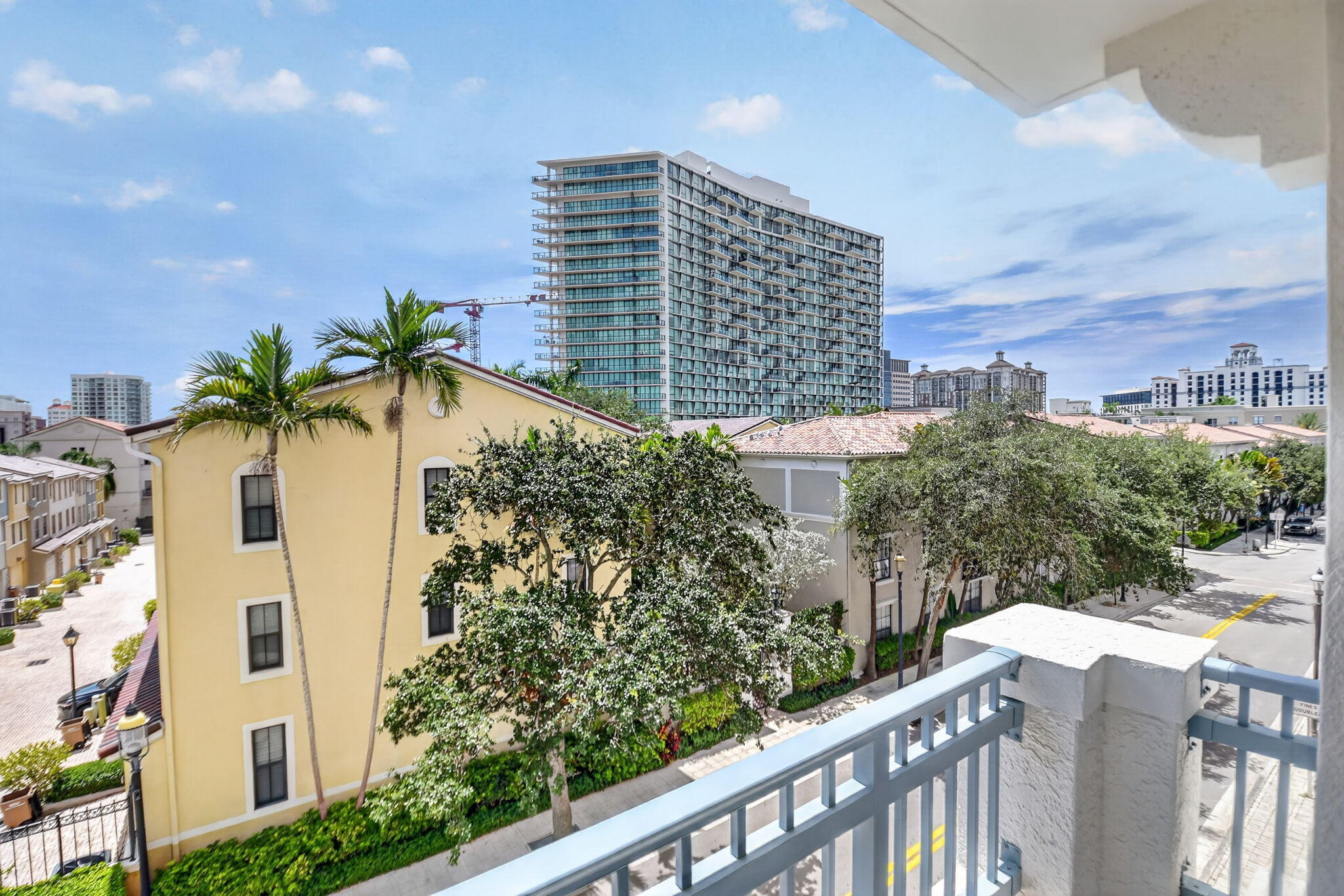 METROPOLITAN CONDO - Residential