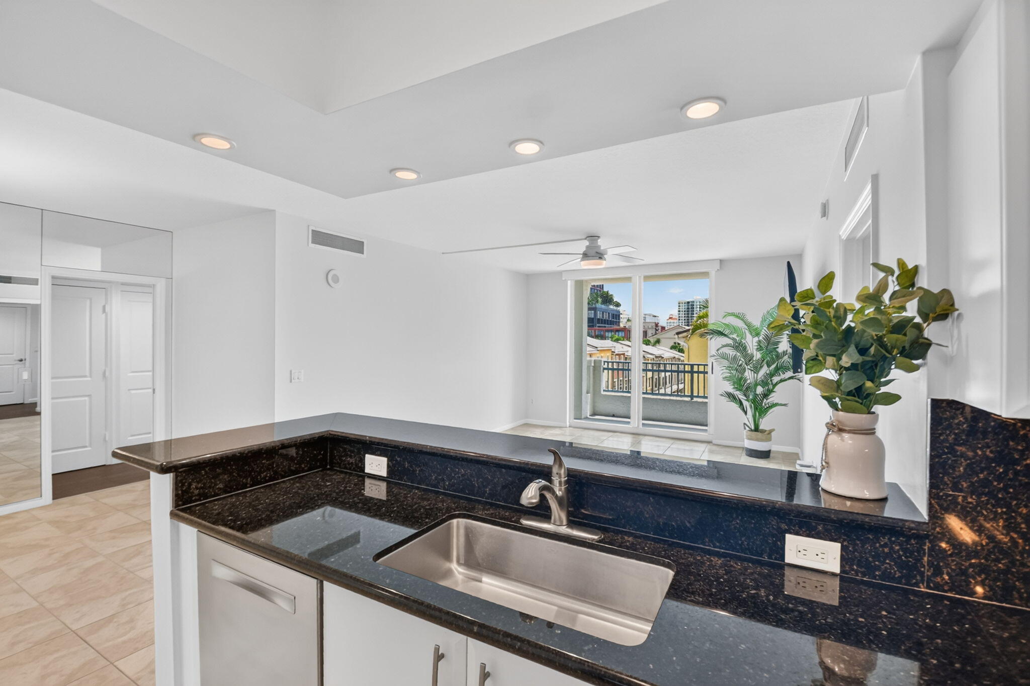 METROPOLITAN CONDO - Residential
