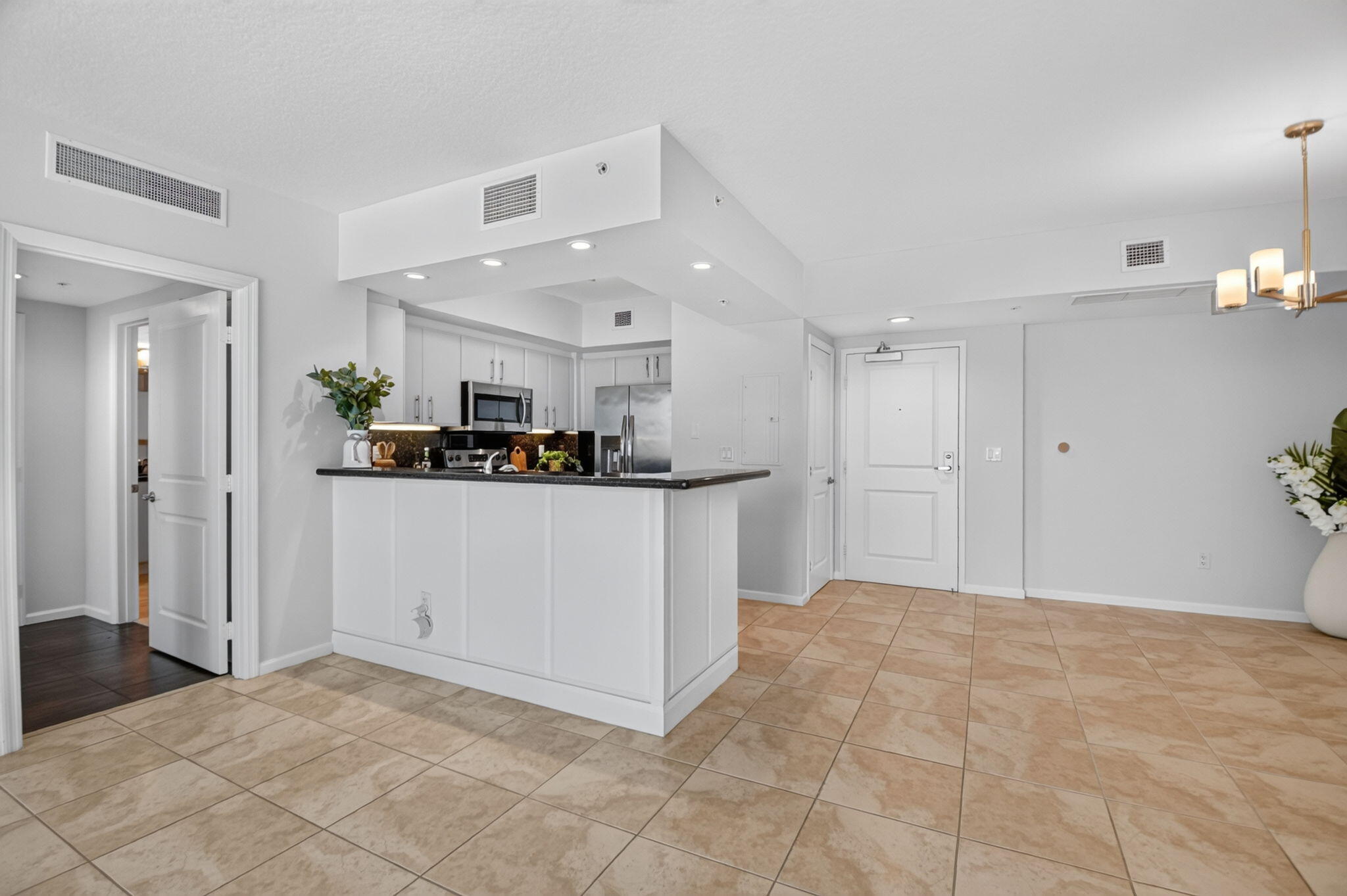 METROPOLITAN CONDO - Residential