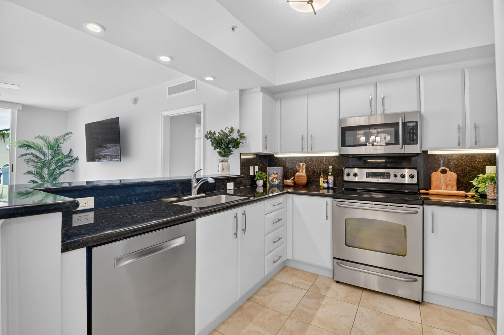 METROPOLITAN CONDO - Residential
