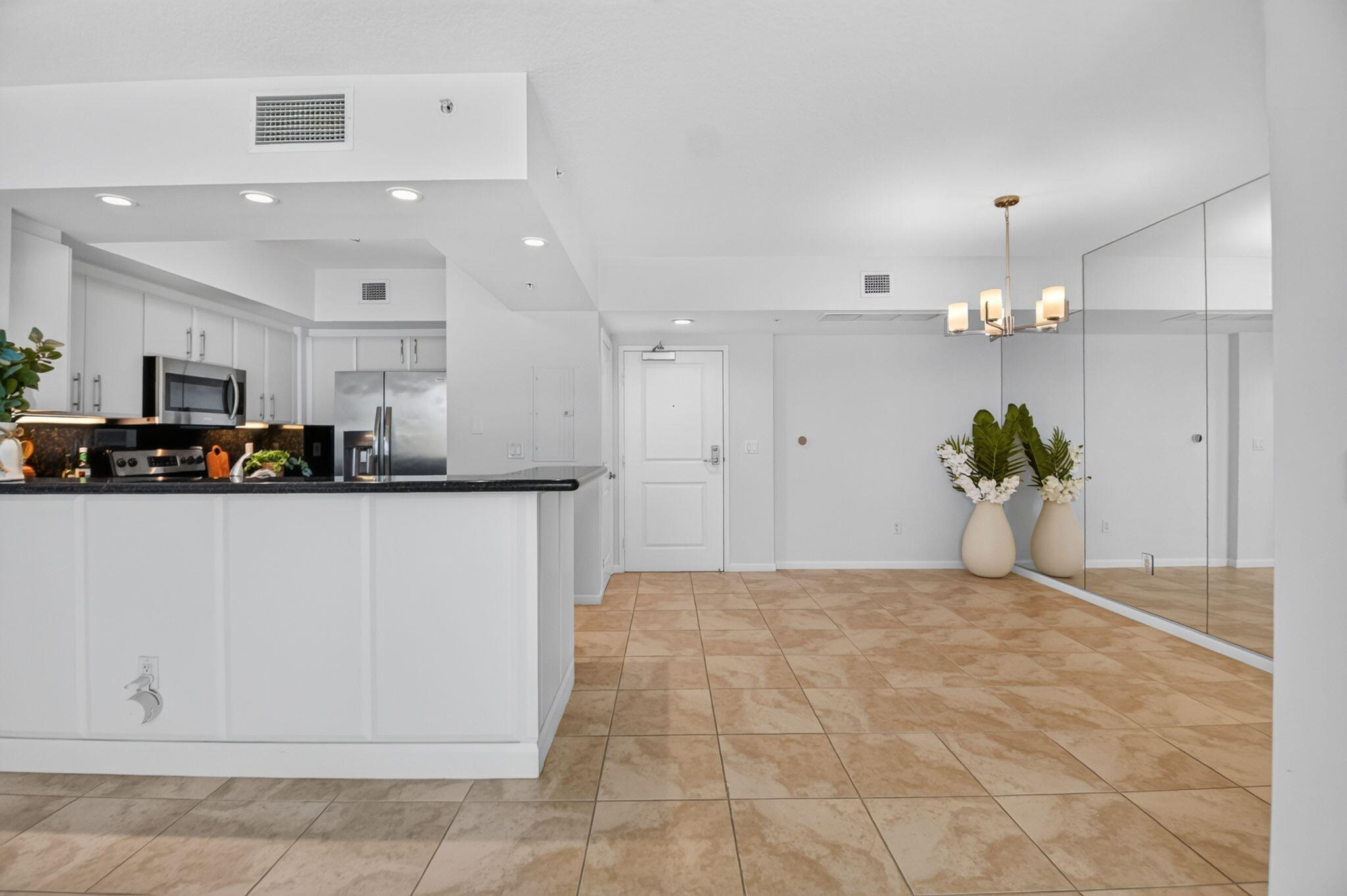 METROPOLITAN CONDO - Residential