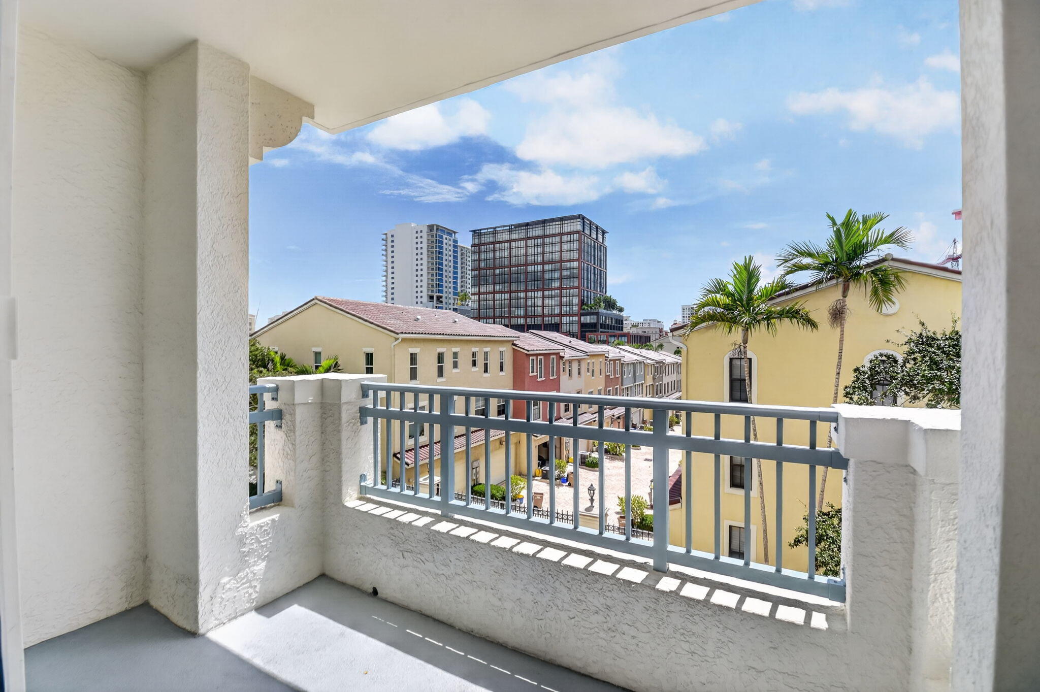 METROPOLITAN CONDO - Residential