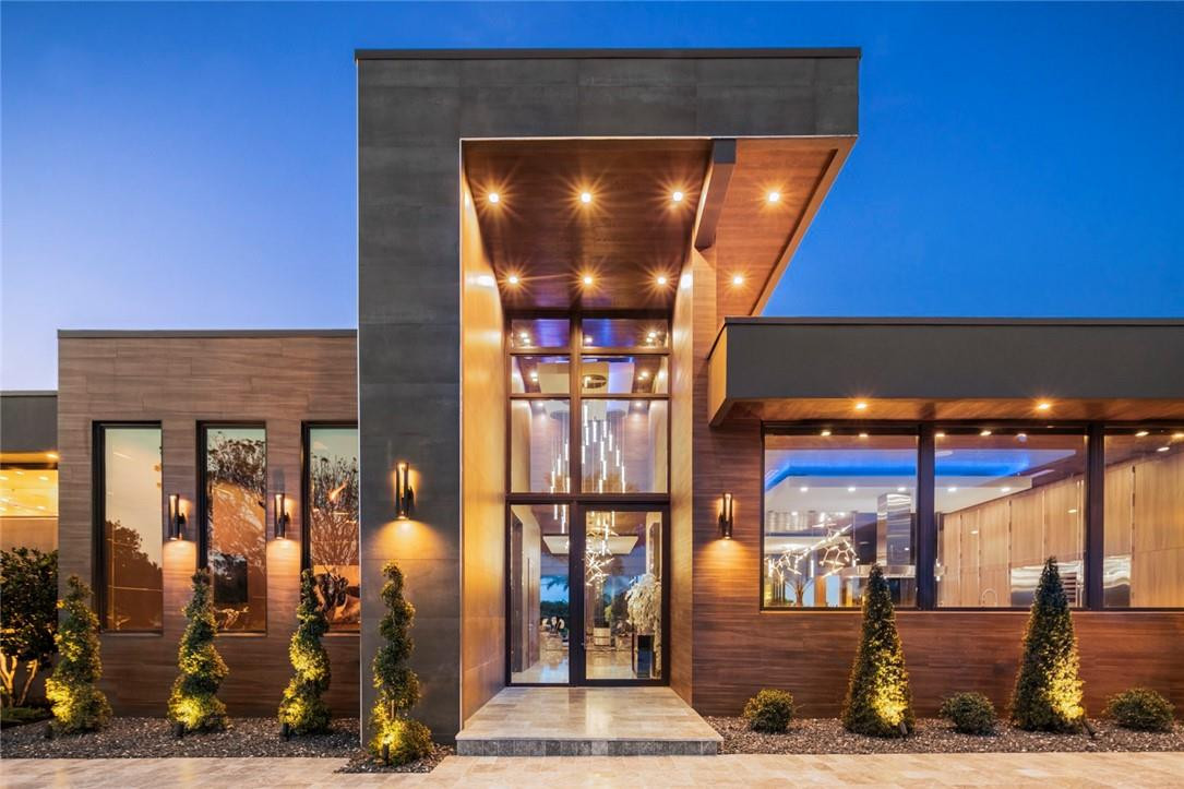 Amazing brand new modern construction (2019) on a huge 21,000+ sq/ft lot (+/- half Acre) overlooking a park and golf course. Beautiful front courtyard, resort style pool with waterfall. Gated property. Very open floor plan with exceptionally large living area and kitchen. Wolf and Subzero appliances. 5 bedrooms, 7 bathrooms. Unique finishes and details throughout. Large 3 car garage.A must see for anyone looking to buy a new modern estate in Fort Lauderdale.