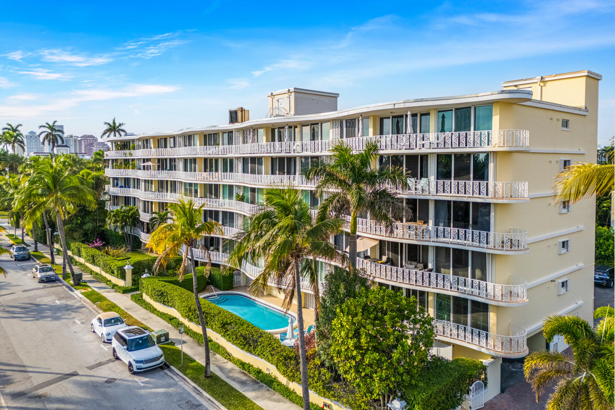 MELBORNE HOUSE CONDO - Residential