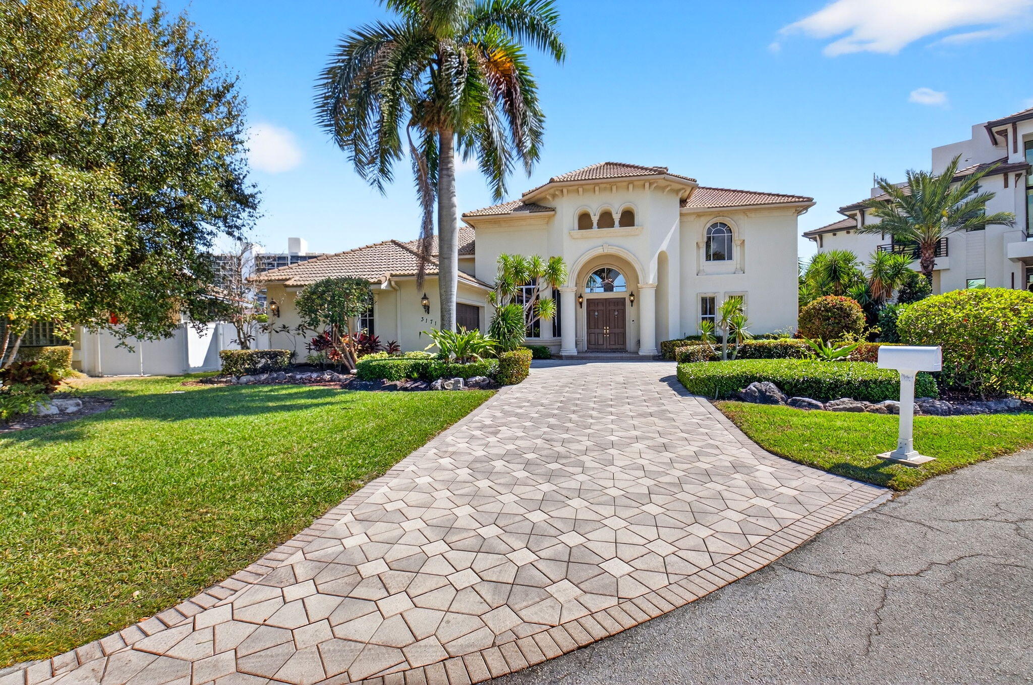 TROPIC ISLE - Residential