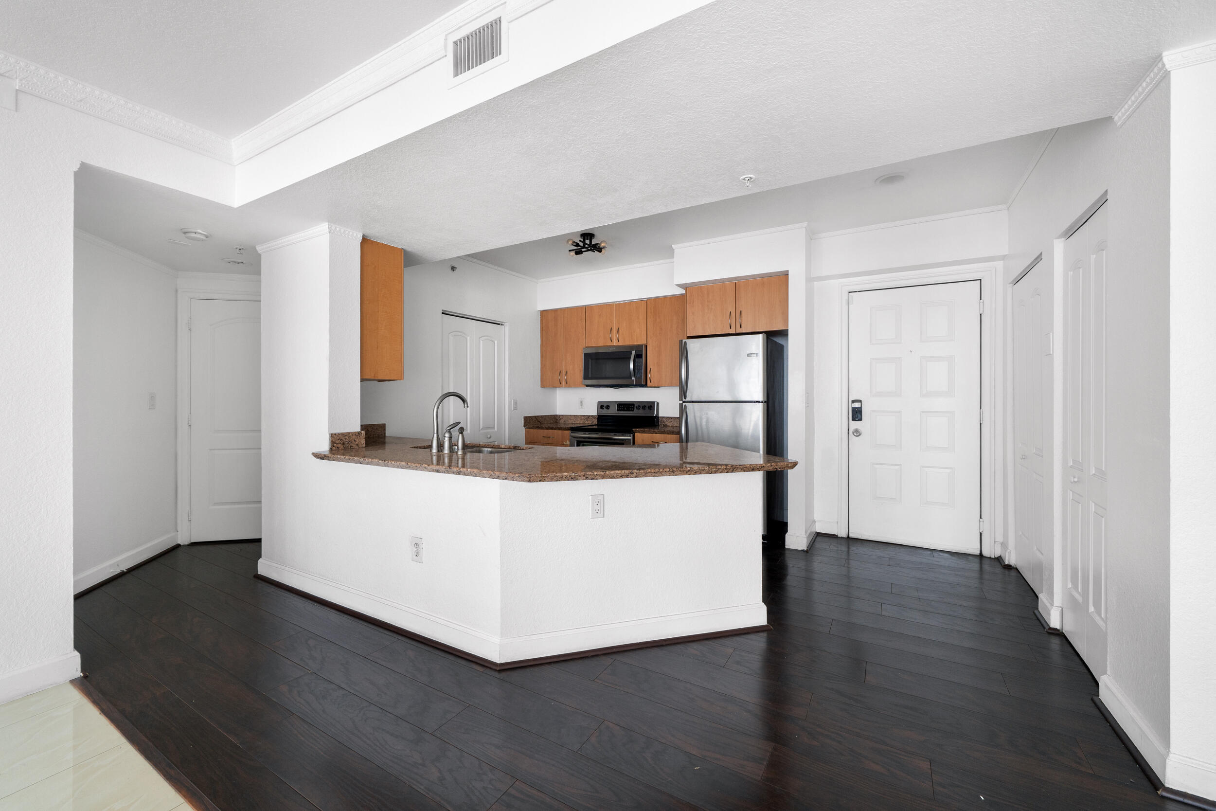 RADIUS CONDO - Residential Lease