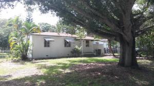 LIVE IN THIS GREAT NEIGHBORHOOD WITH BIG OLD SHADE TREES IN A HOUSE WITH CHARACTER ONLY AN OLDER HOUSE CAN BRING. THIS PROPERTY JUST NEEDS YOU TO FIX IT UP INTO YOUR HOME. THIS IS A FANNIE MAE HOMEPATH PROPERTY. SEE ADDITIONAL REMARKS.