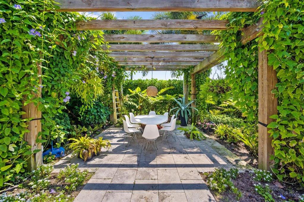 PALM BEACH POINT - Residential