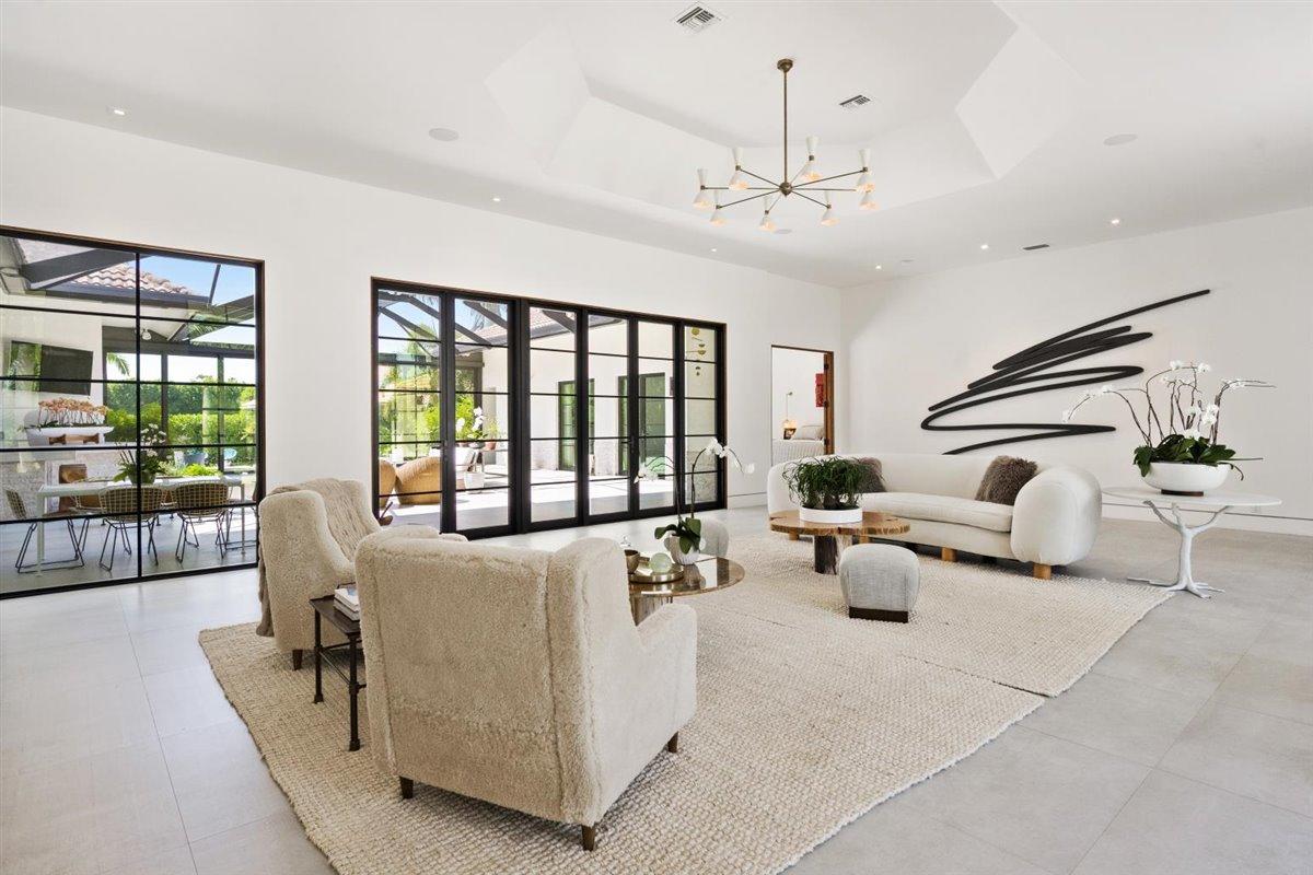 PALM BEACH POINT - Residential