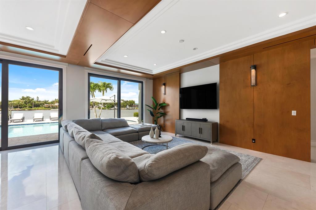 RIVERSIDE on the LOX - Residential