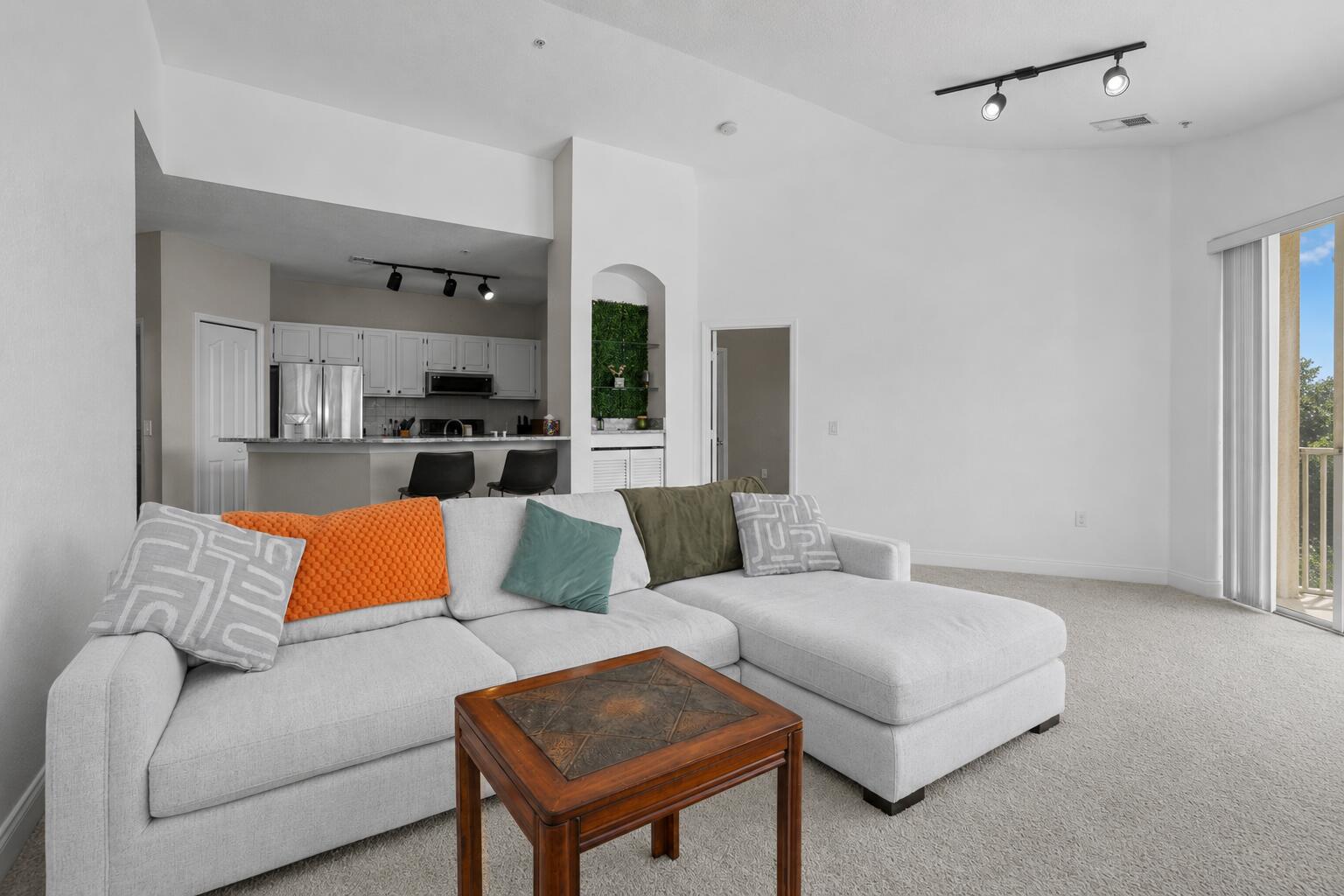 VISCONTI WEST CONDO - Residential