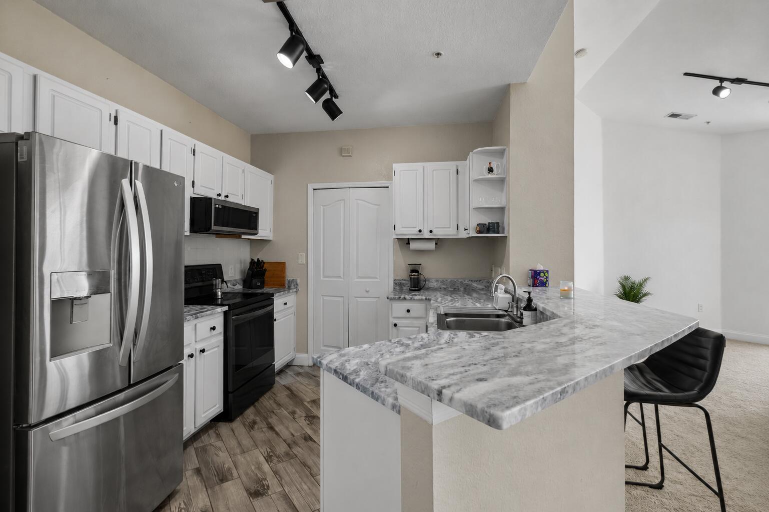 VISCONTI WEST CONDO - Residential