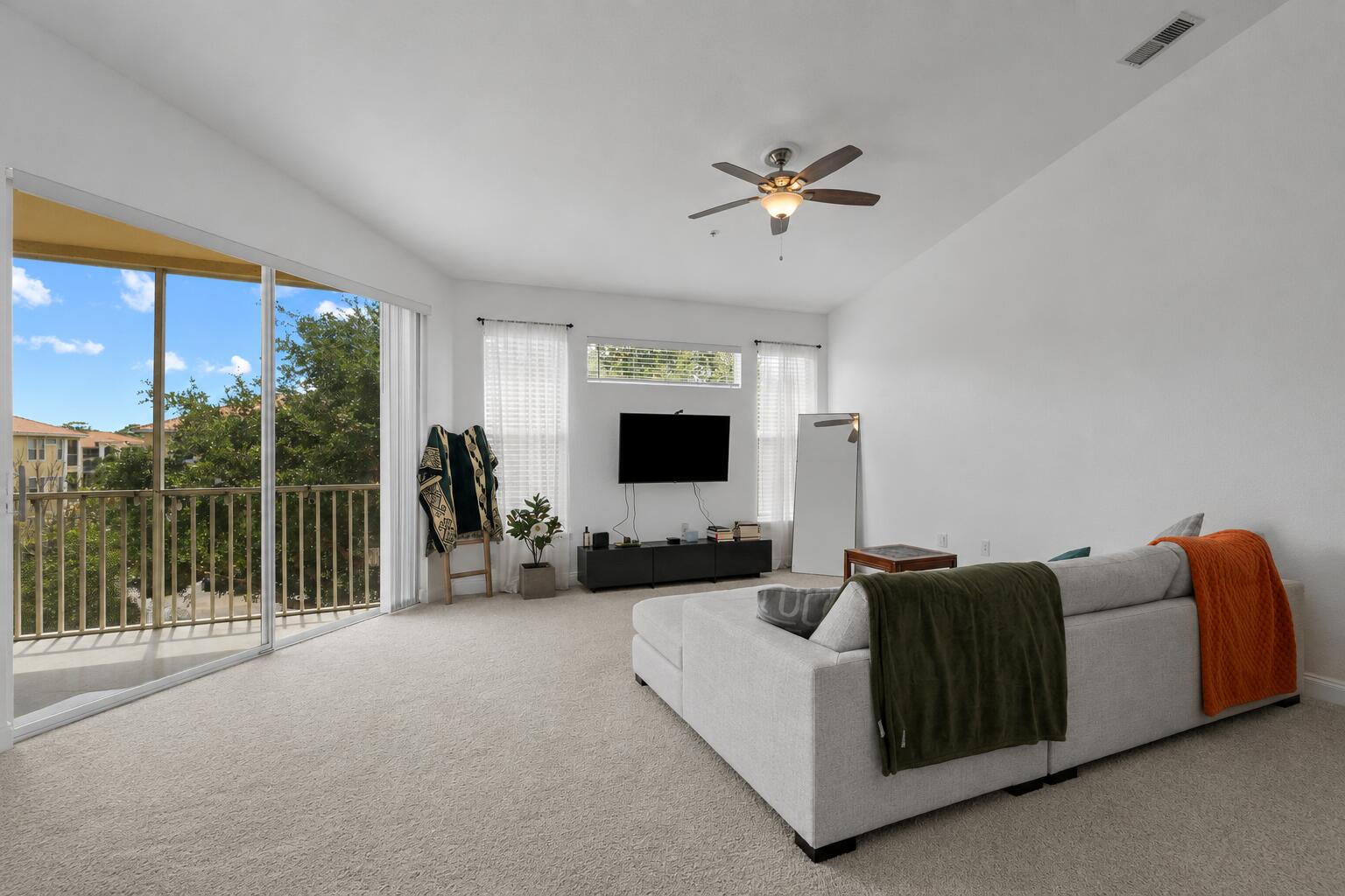 VISCONTI WEST CONDO - Residential