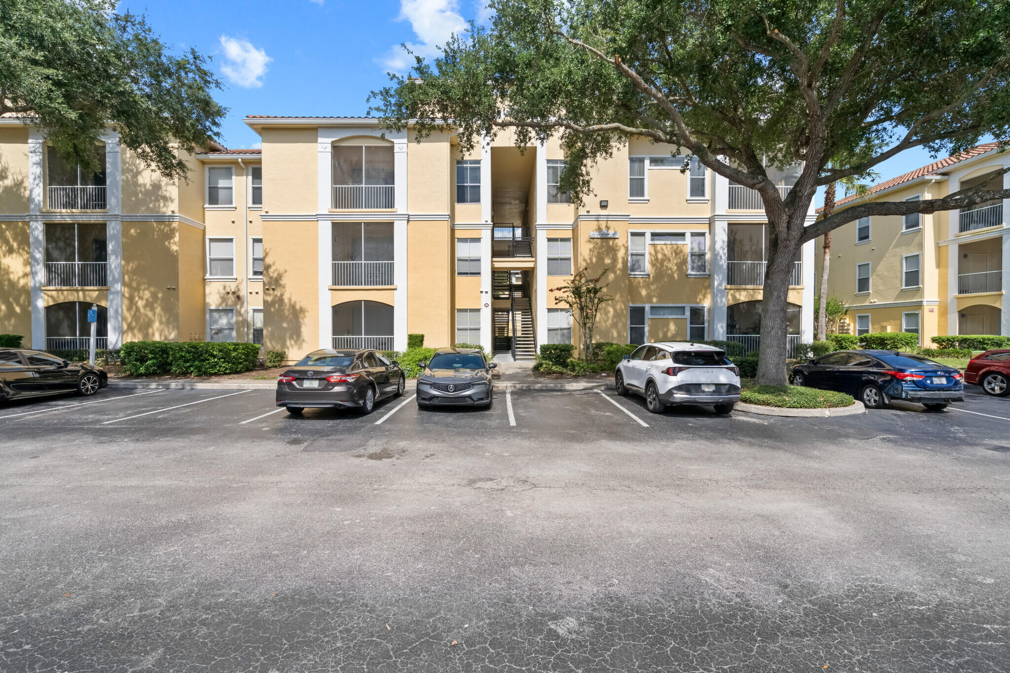 VISCONTI WEST CONDO - Residential