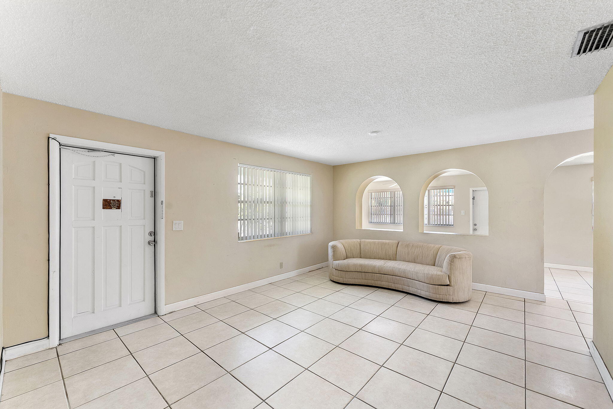 COLONIAL ESTATES - Residential Income
