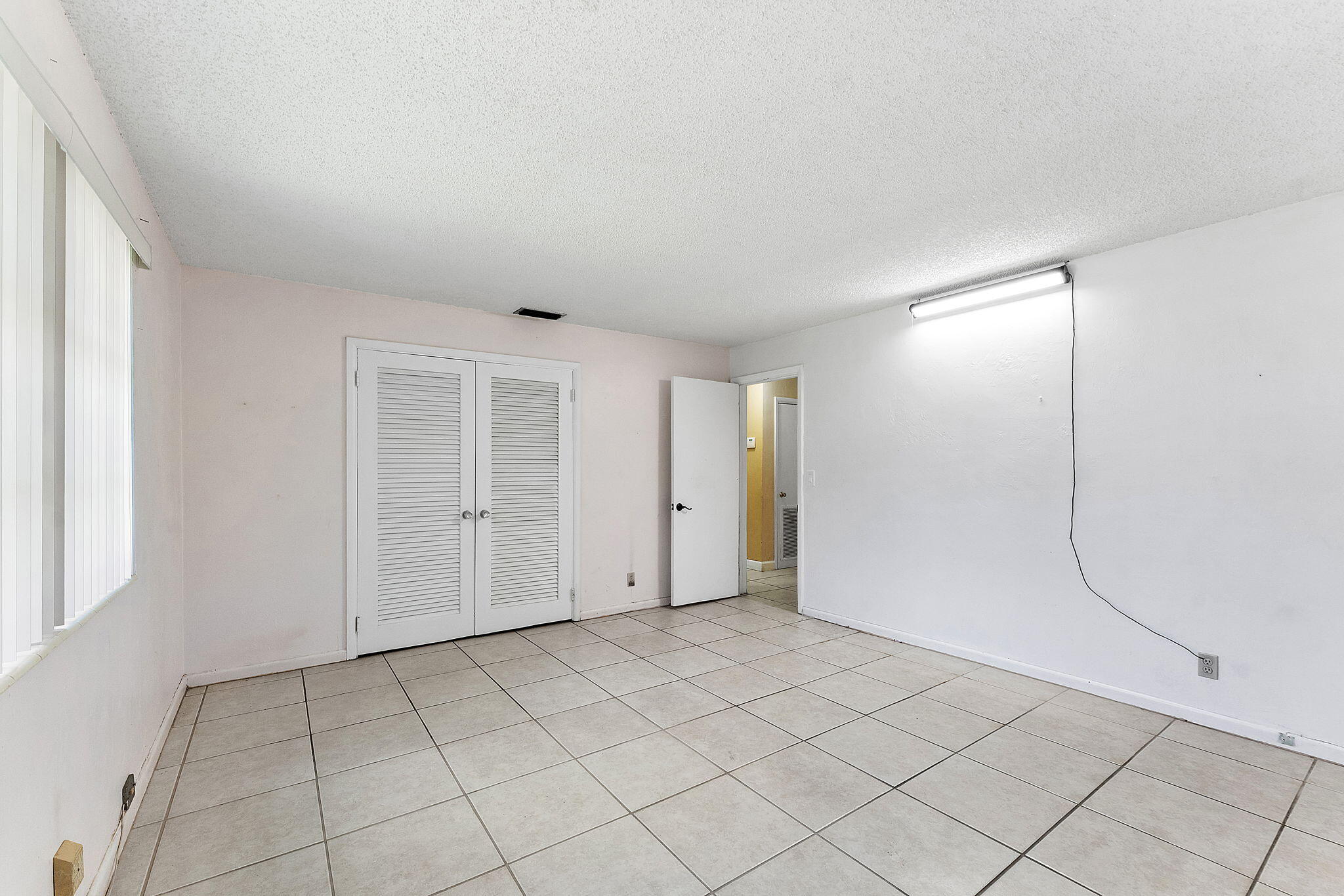 COLONIAL ESTATES - Residential Income