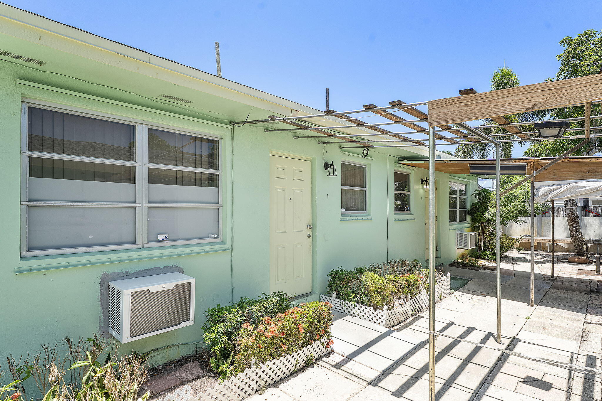 COLONIAL ESTATES - Residential Income