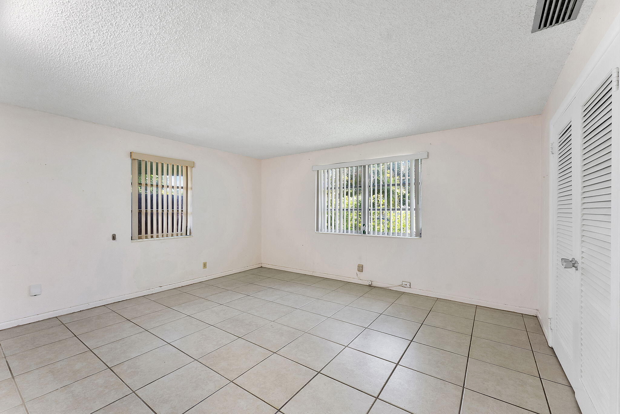 COLONIAL ESTATES - Residential Income