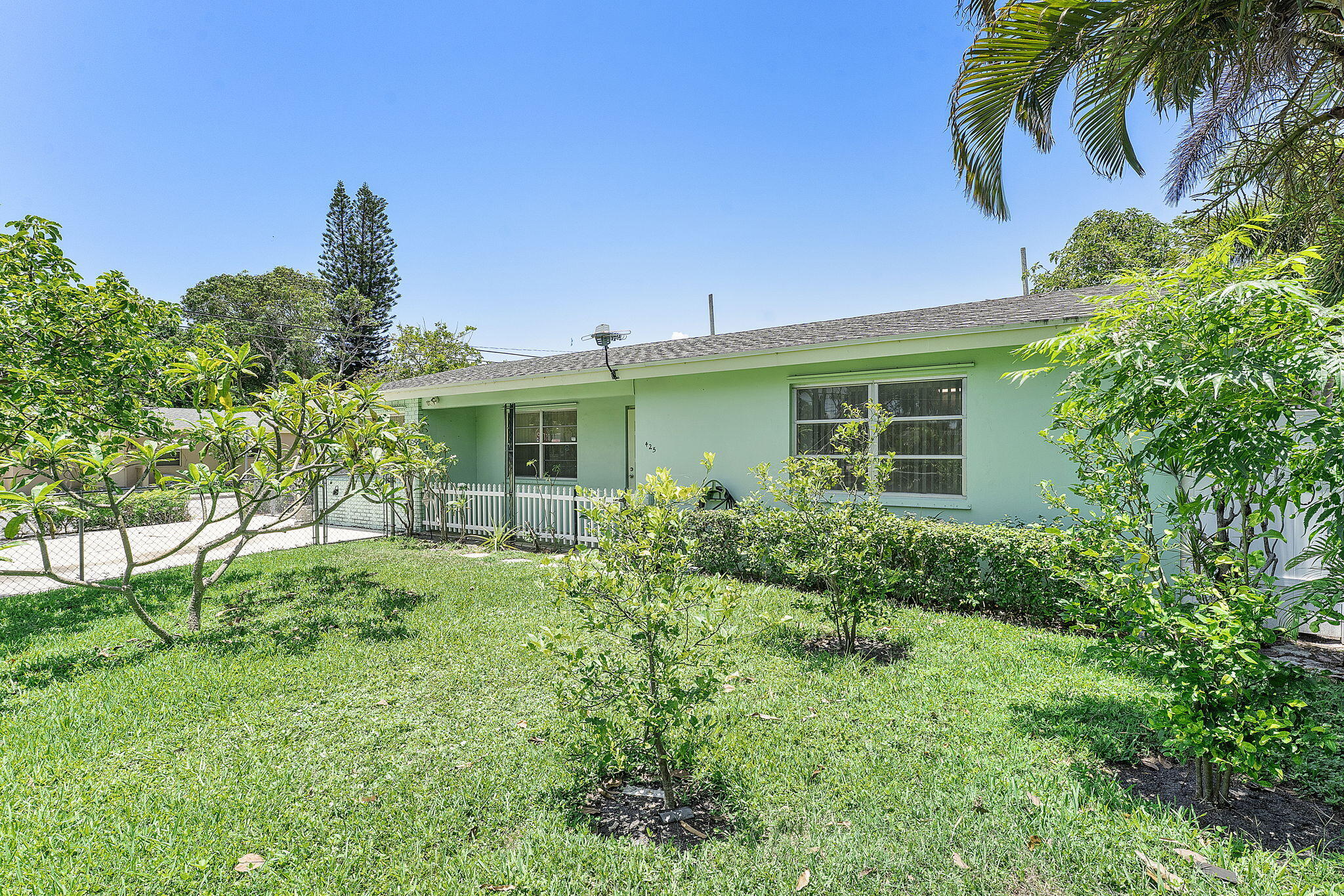 COLONIAL ESTATES - Residential Income