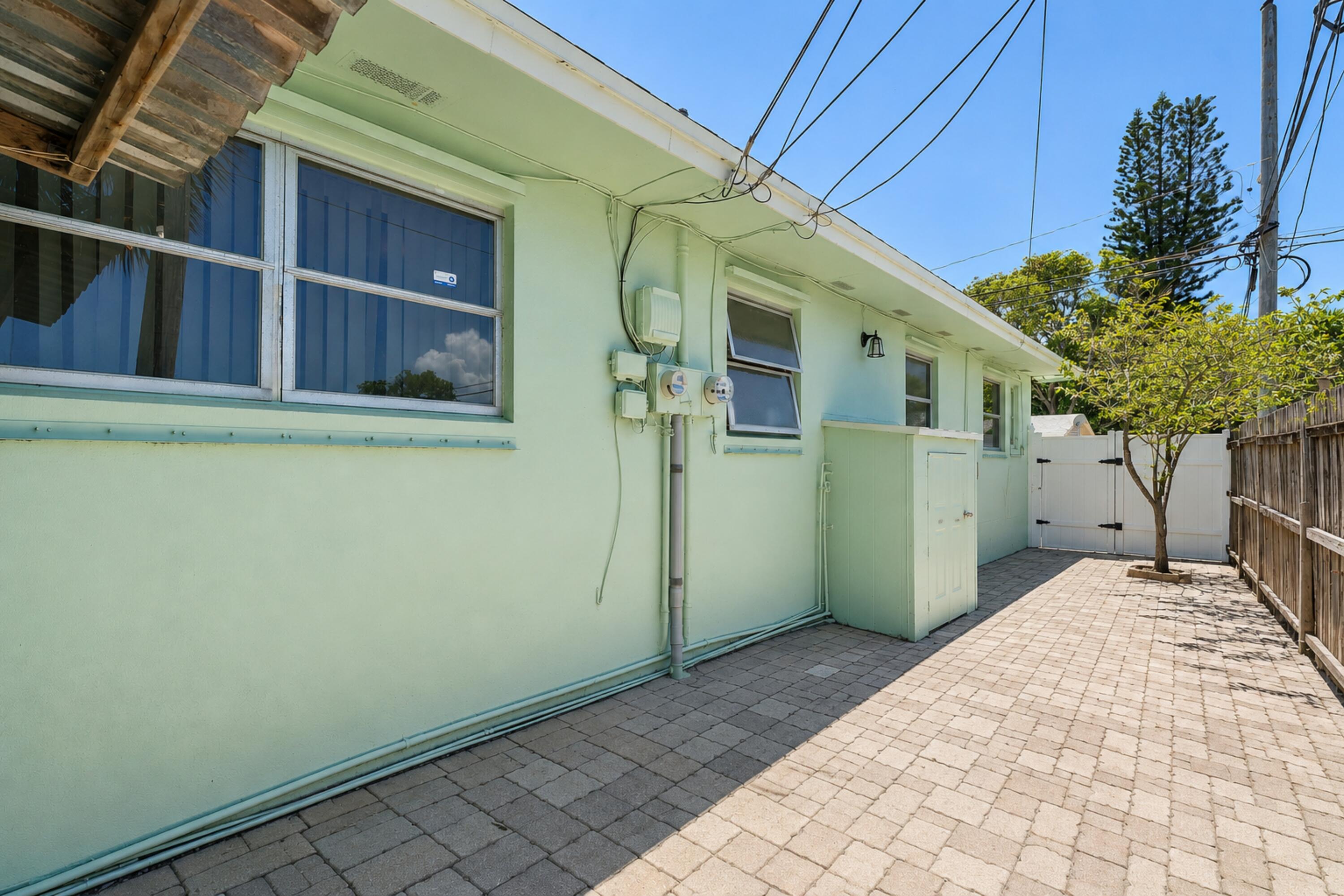 COLONIAL ESTATES - Residential Income