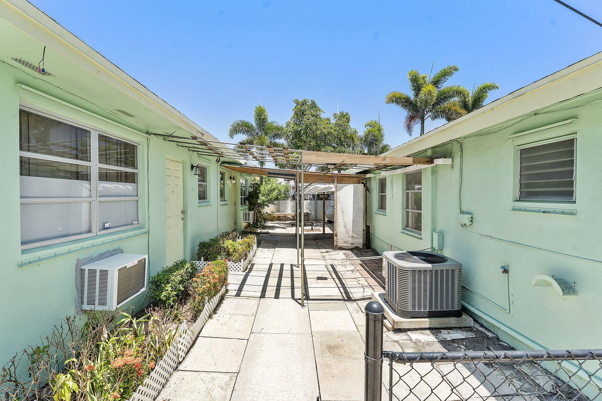 COLONIAL ESTATES - Residential Income