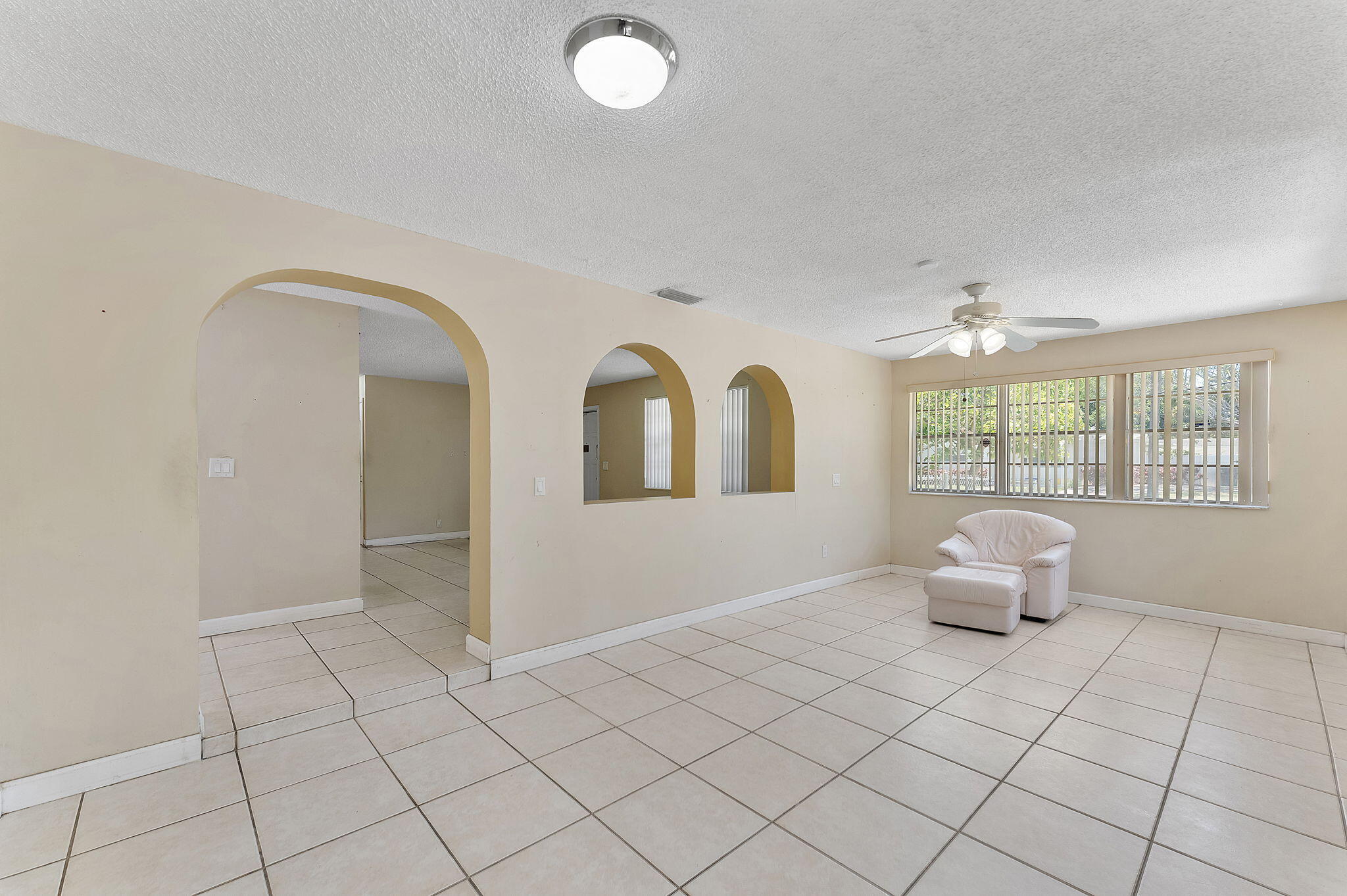 COLONIAL ESTATES - Residential Income
