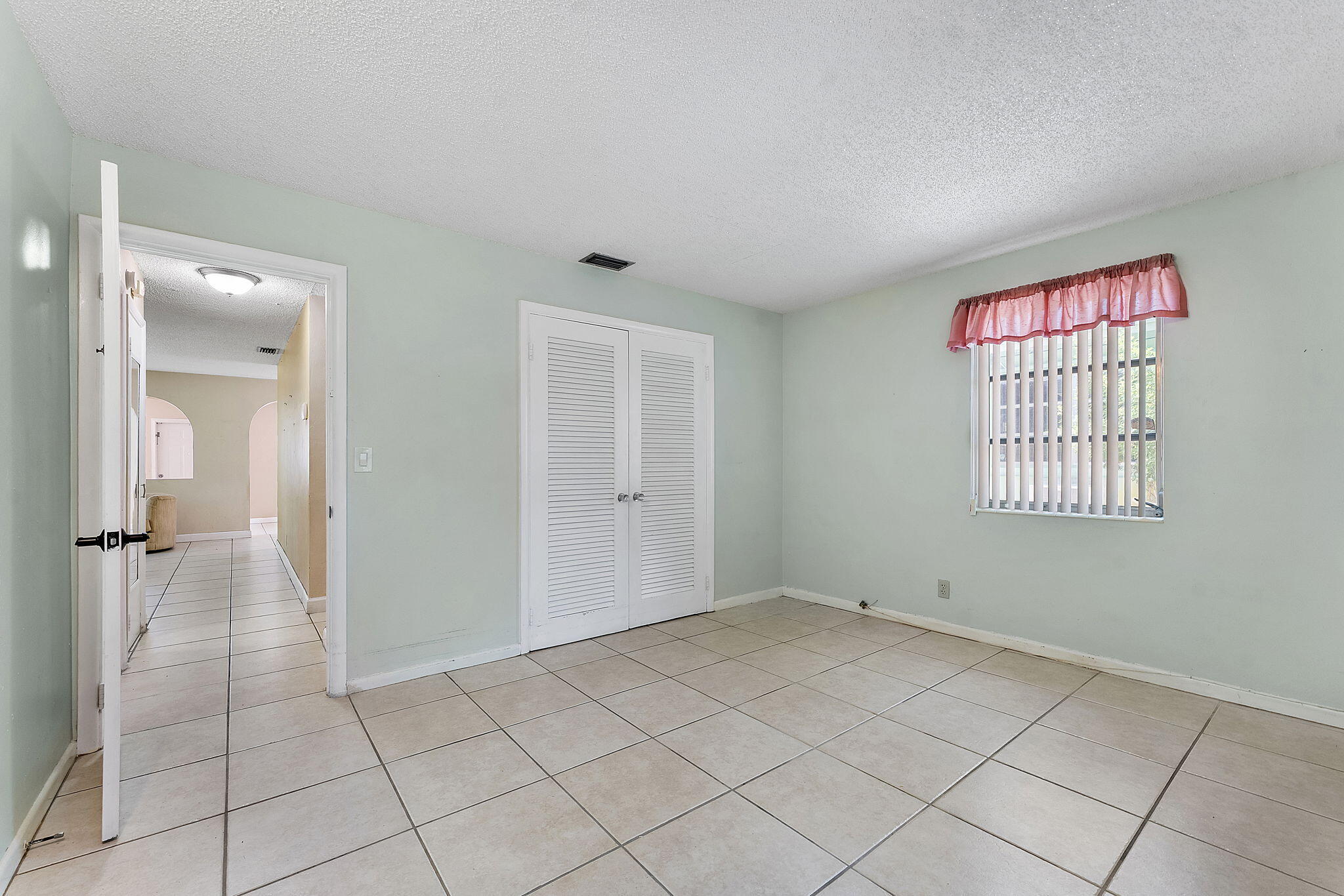 COLONIAL ESTATES - Residential Income