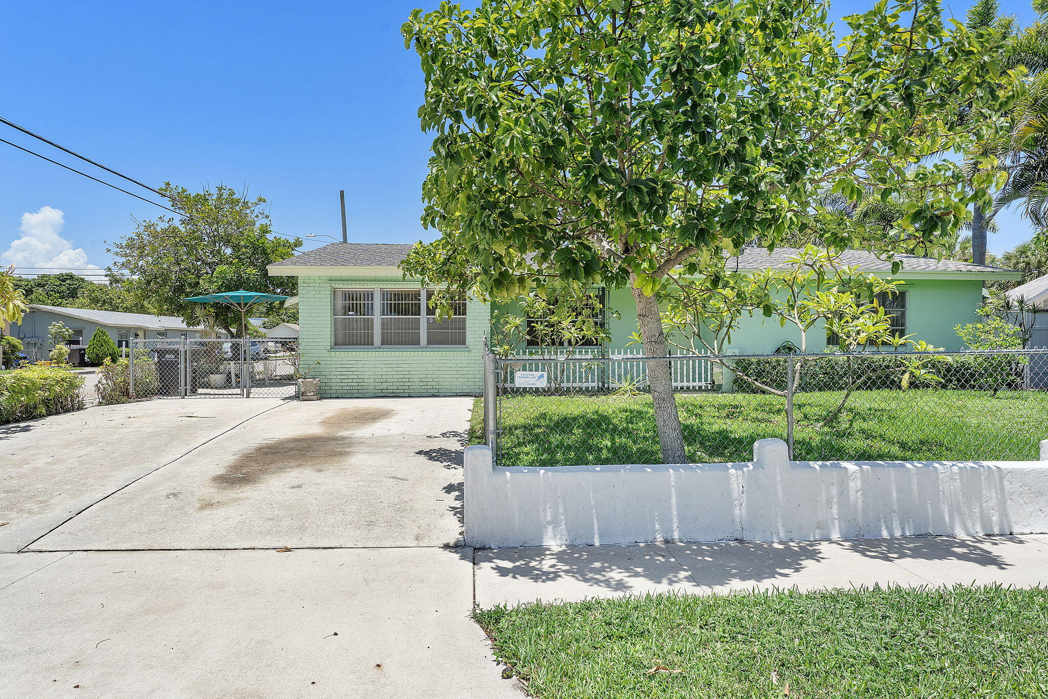 COLONIAL ESTATES - Residential Income