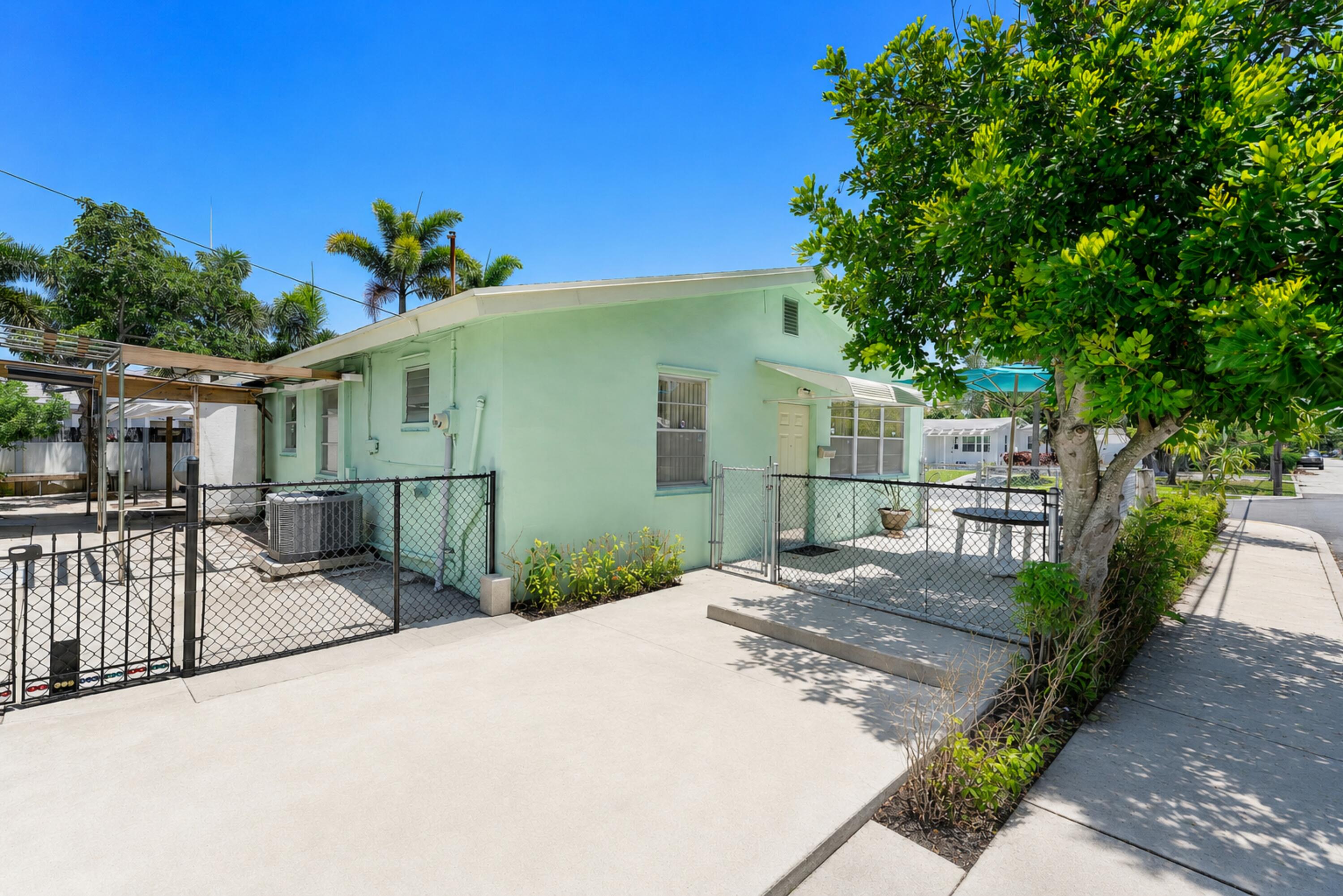 COLONIAL ESTATES - Residential Income