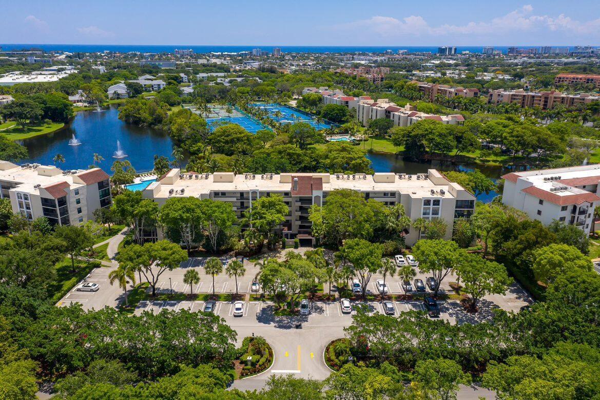 LAKESIDE CONDOMINIUM - Residential Lease
