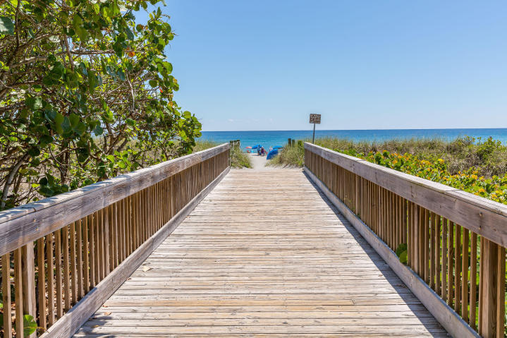 LAKESIDE CONDOMINIUM - Residential Lease