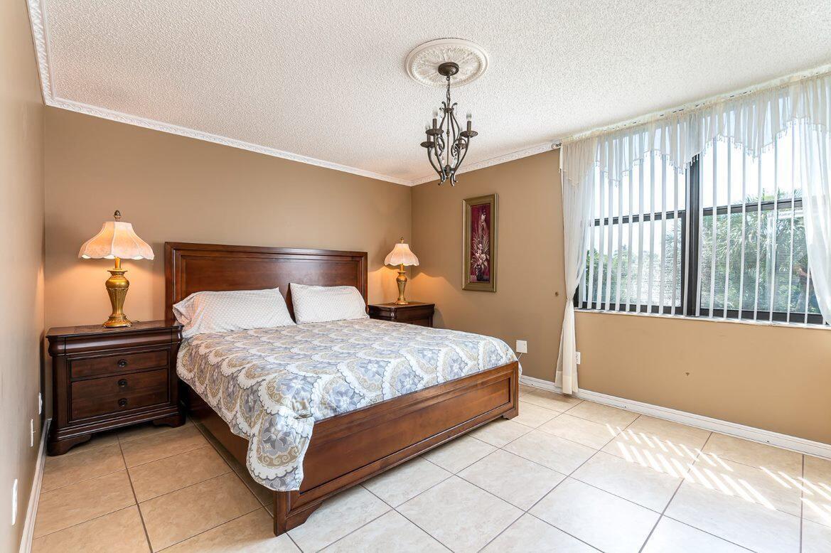 LAKESIDE CONDOMINIUM - Residential Lease