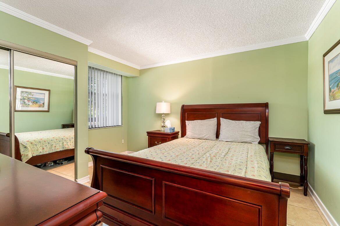 LAKESIDE CONDOMINIUM - Residential Lease