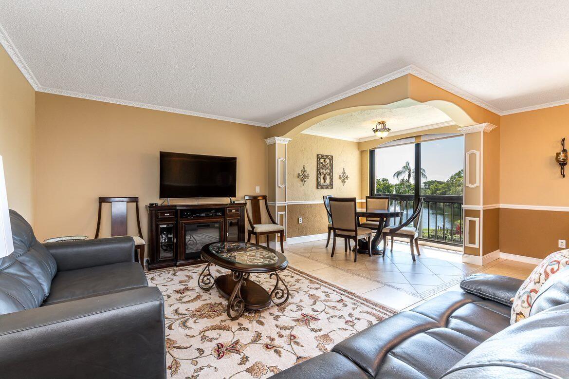 LAKESIDE CONDOMINIUM - Residential Lease