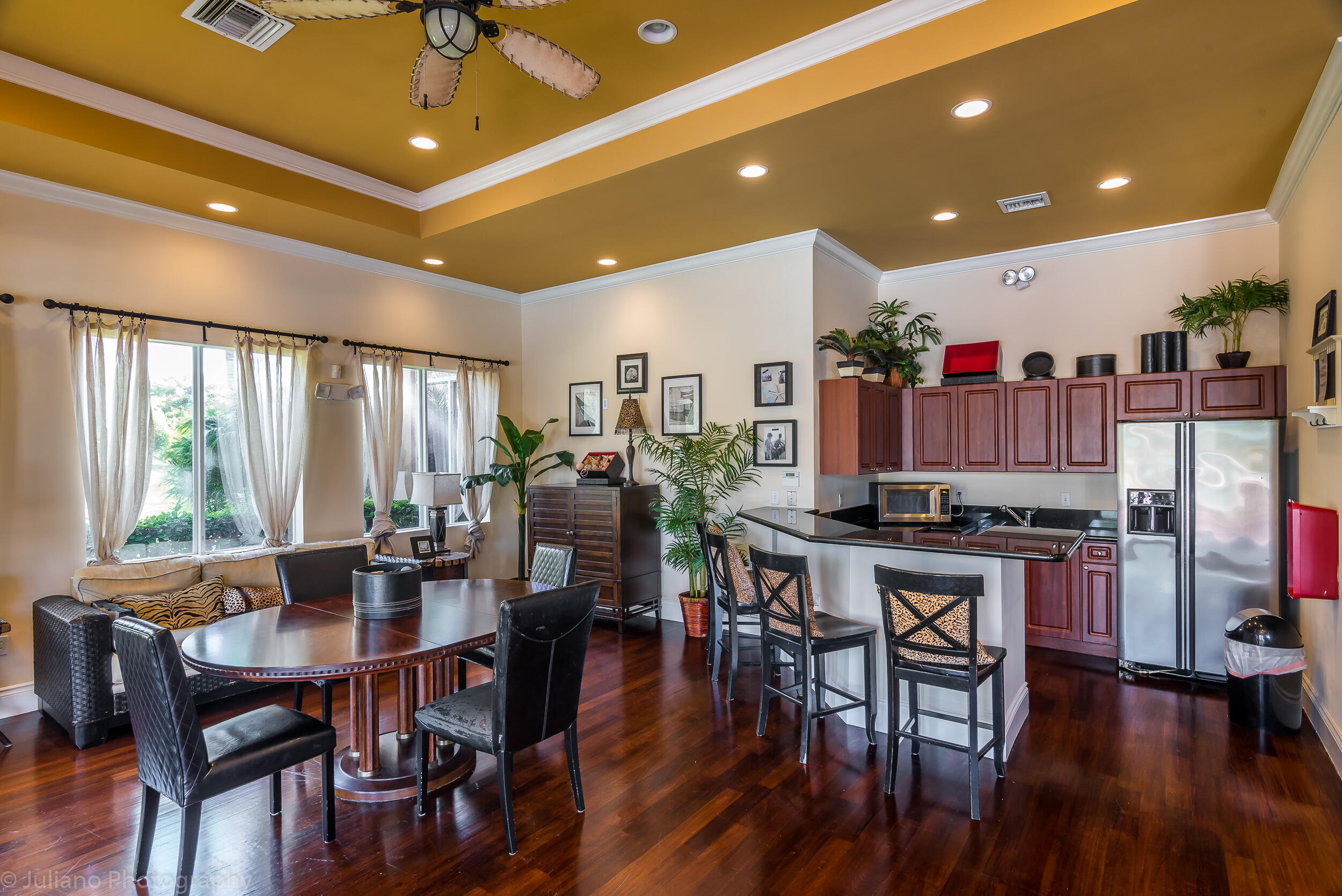 LAKESIDE CONDOMINIUM - Residential Lease