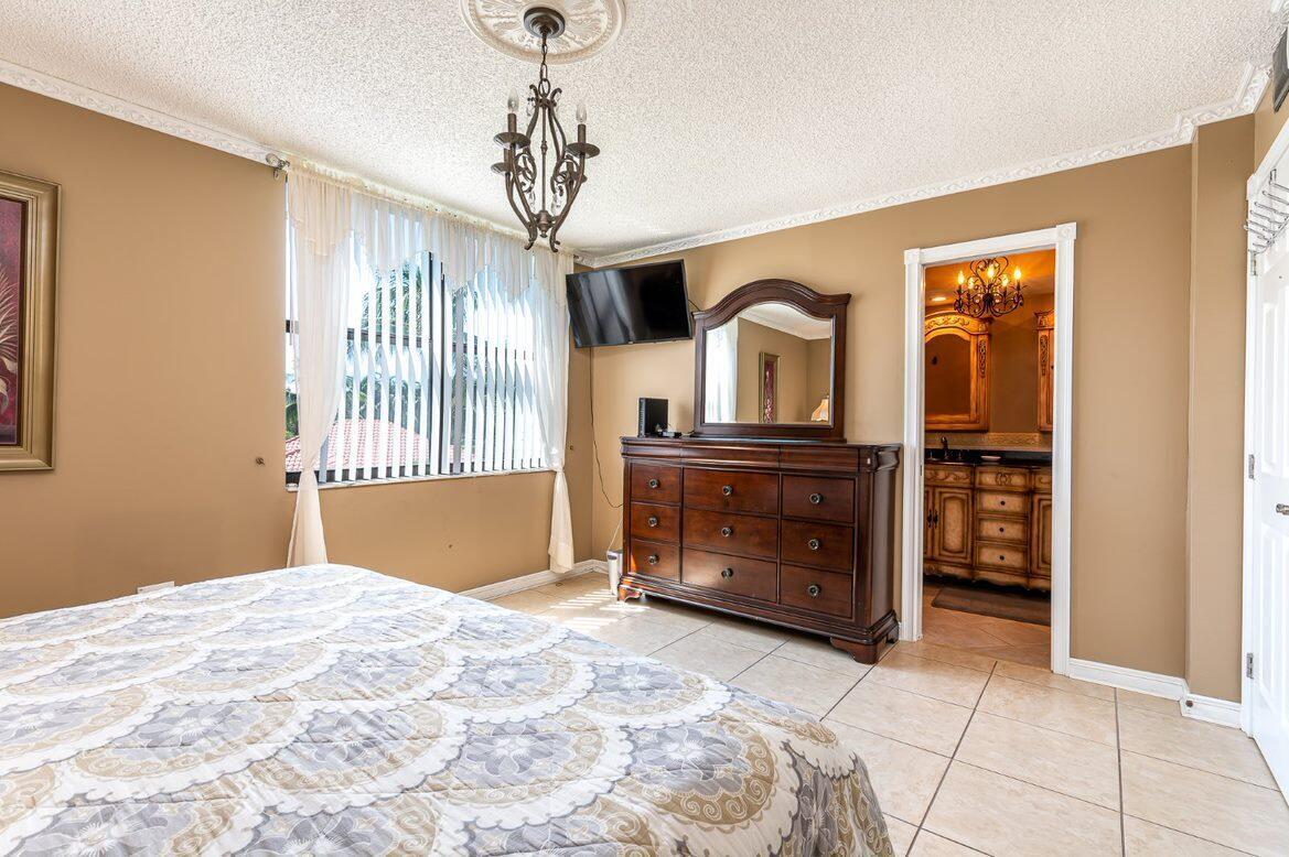 LAKESIDE CONDOMINIUM - Residential Lease