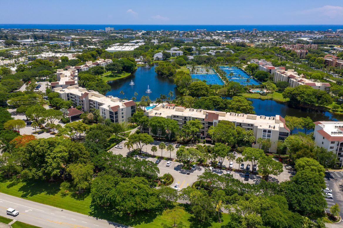 LAKESIDE CONDOMINIUM - Residential Lease