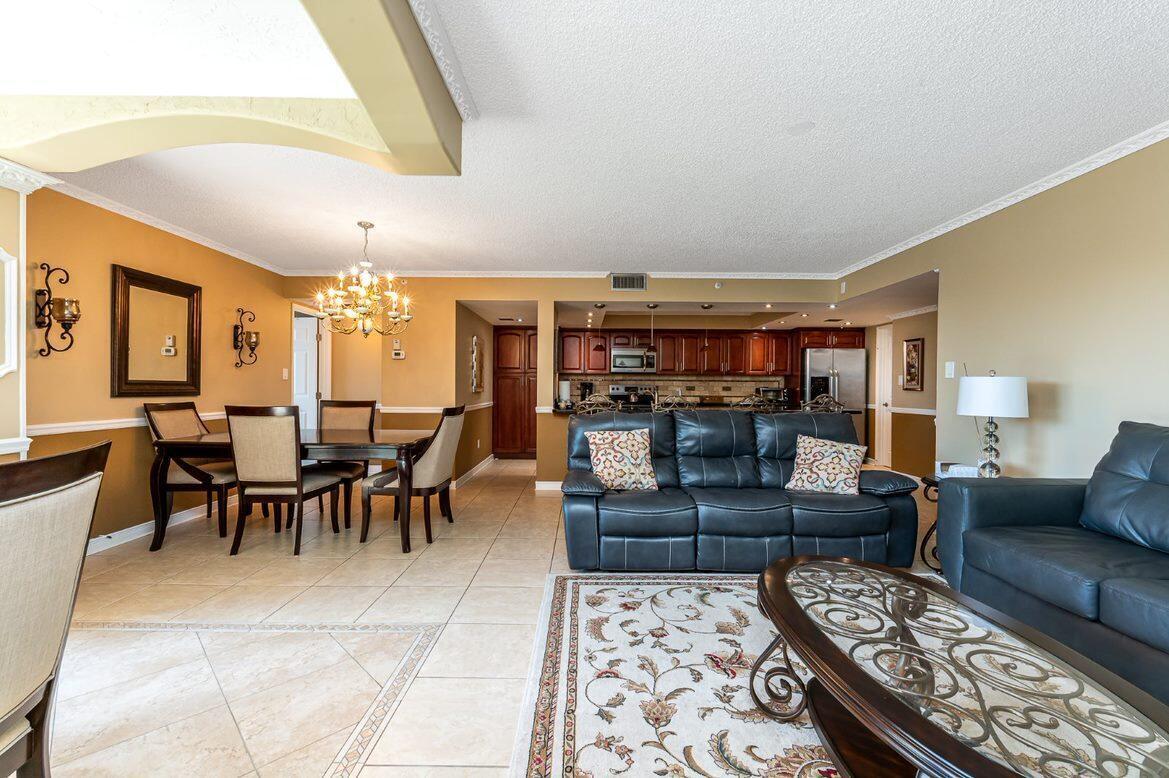 LAKESIDE CONDOMINIUM - Residential Lease