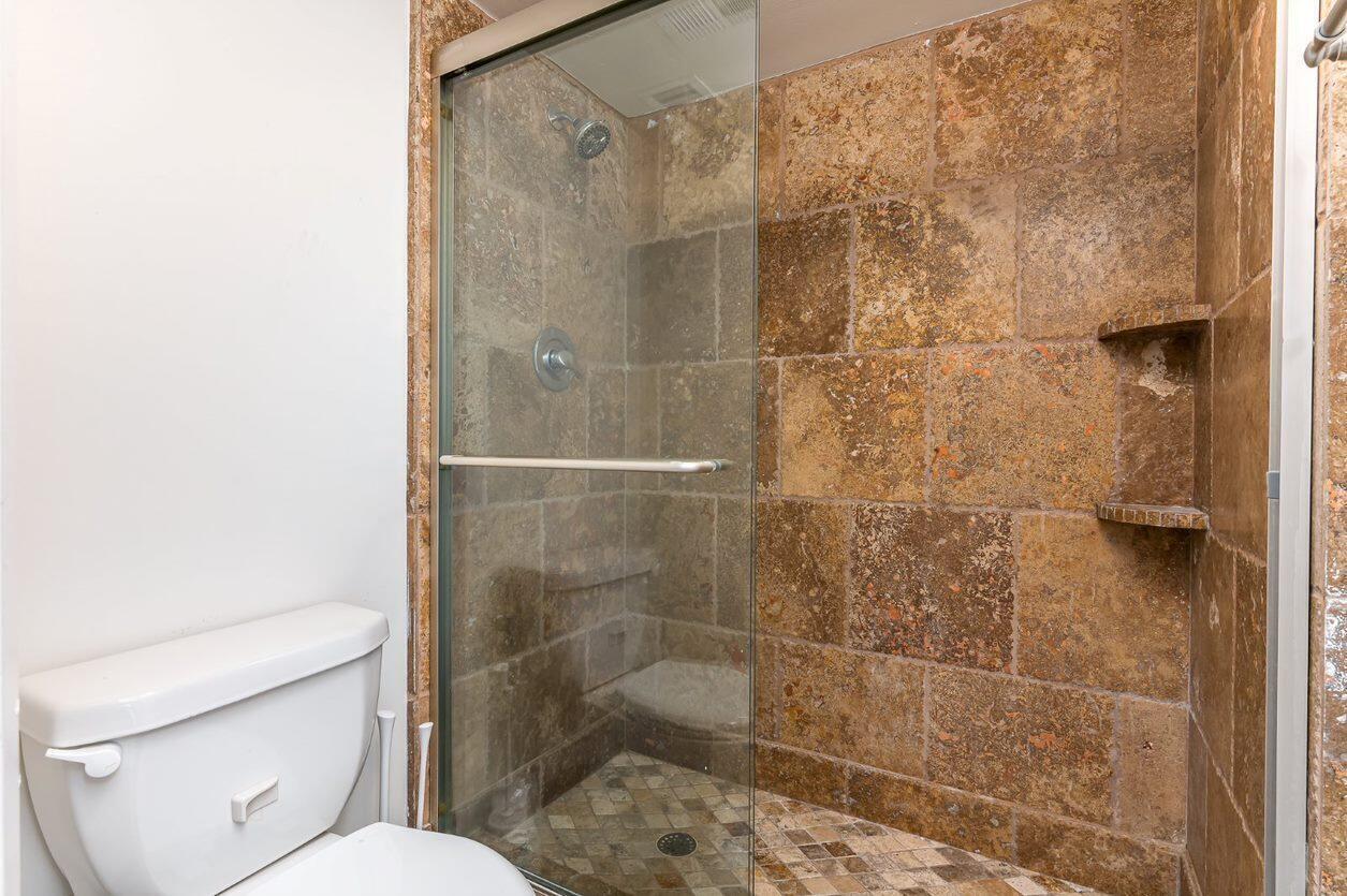 LAKESIDE CONDOMINIUM - Residential Lease