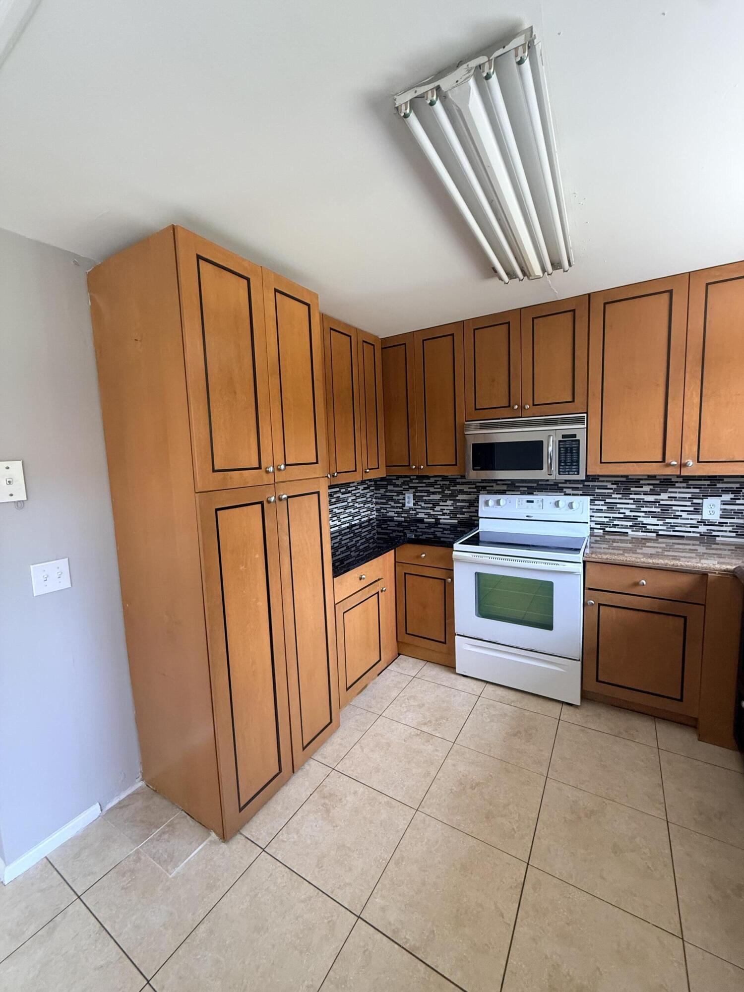 FOREST CONDO - Residential