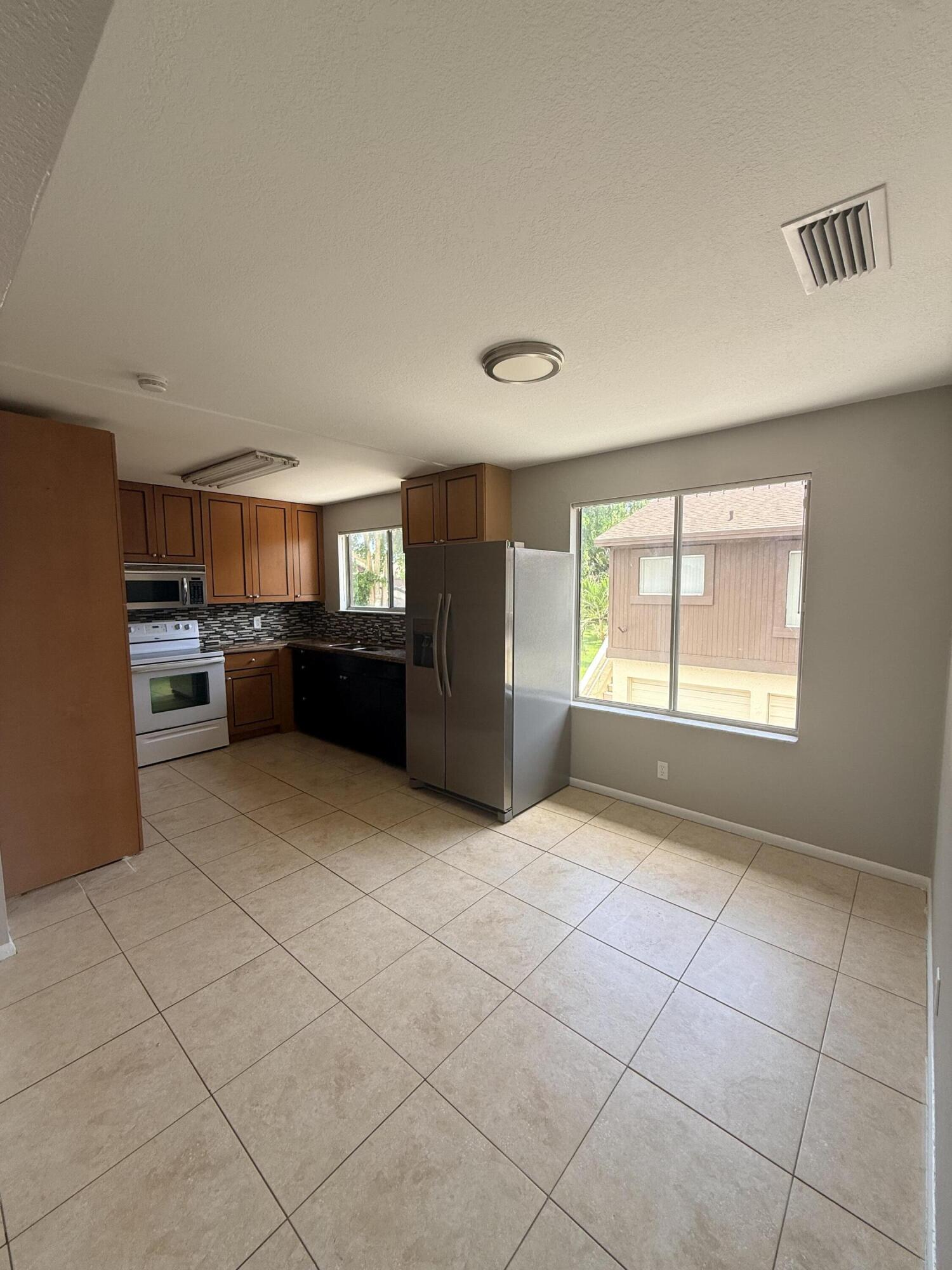 FOREST CONDO - Residential