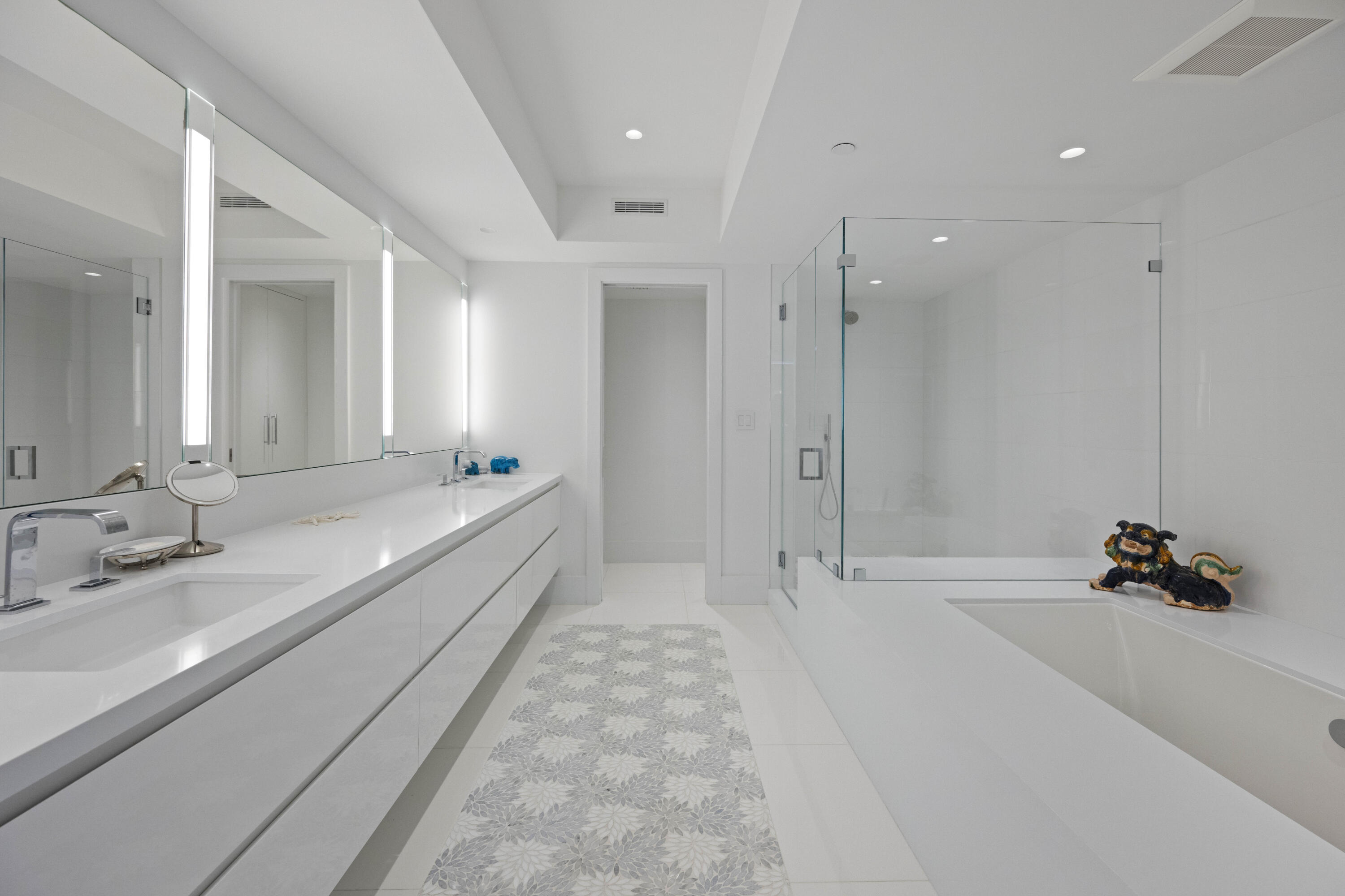 TWENTY ONE HUNDRED CONDO - Residential