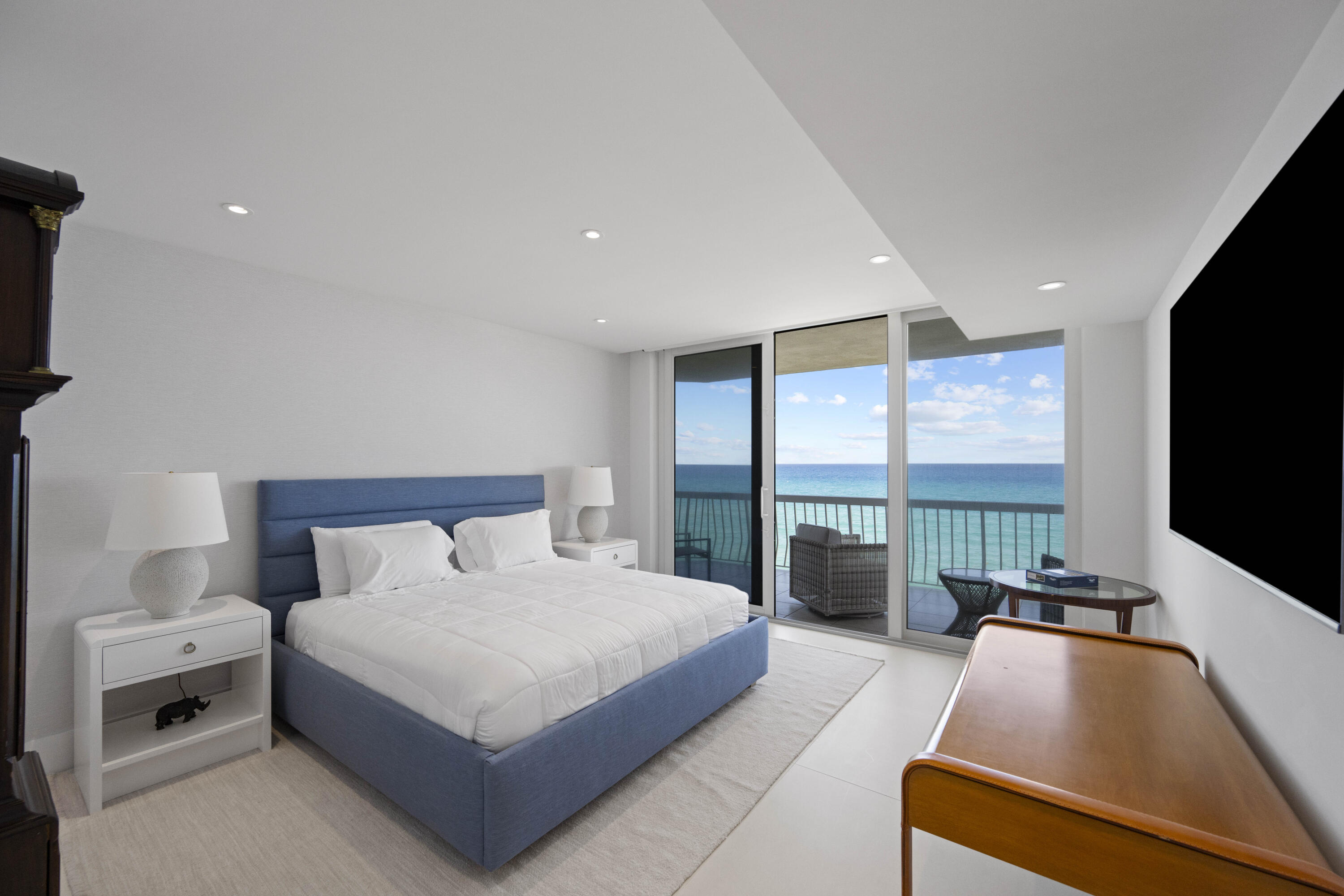 TWENTY ONE HUNDRED CONDO - Residential