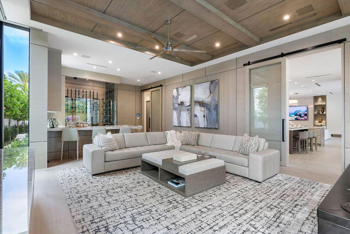 ROYAL PALM YACHT & COUNTRY CLUB - Residential