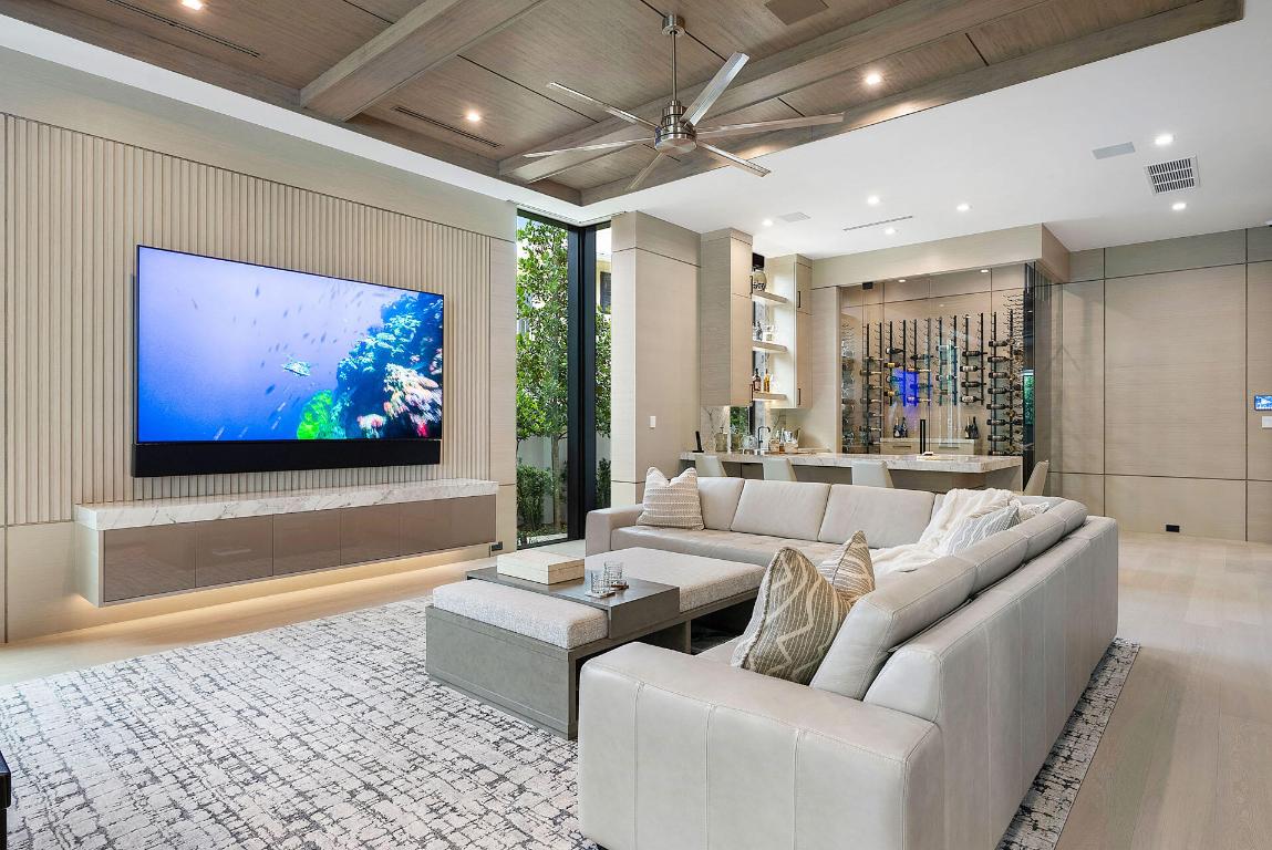 ROYAL PALM YACHT & COUNTRY CLUB - Residential
