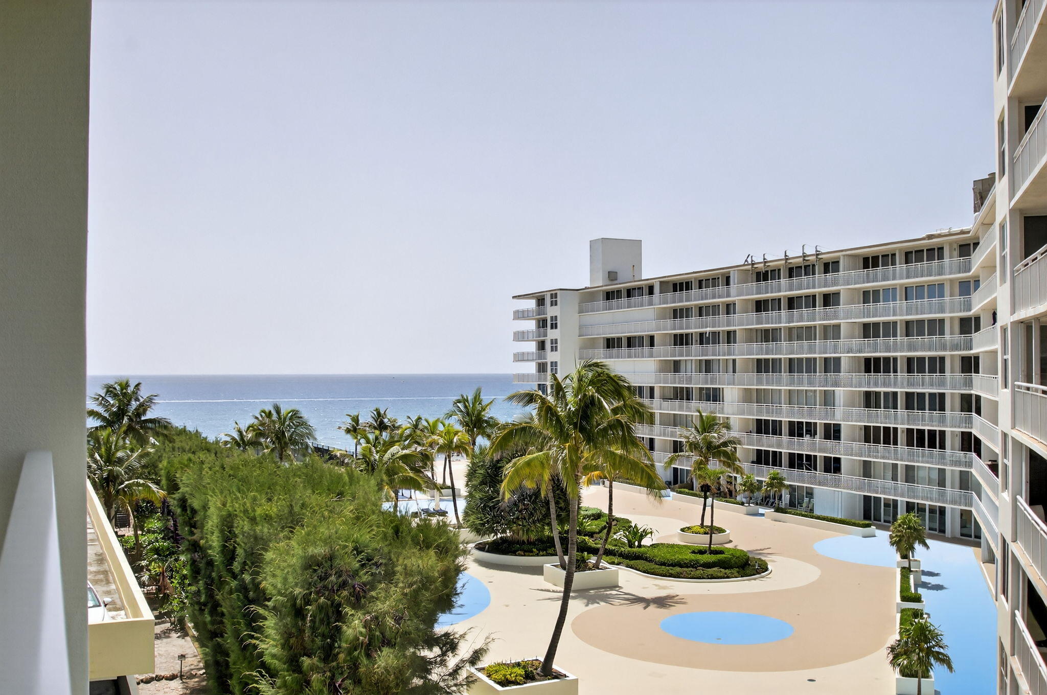 LE CHATEAU ROYAL CONDO - Residential