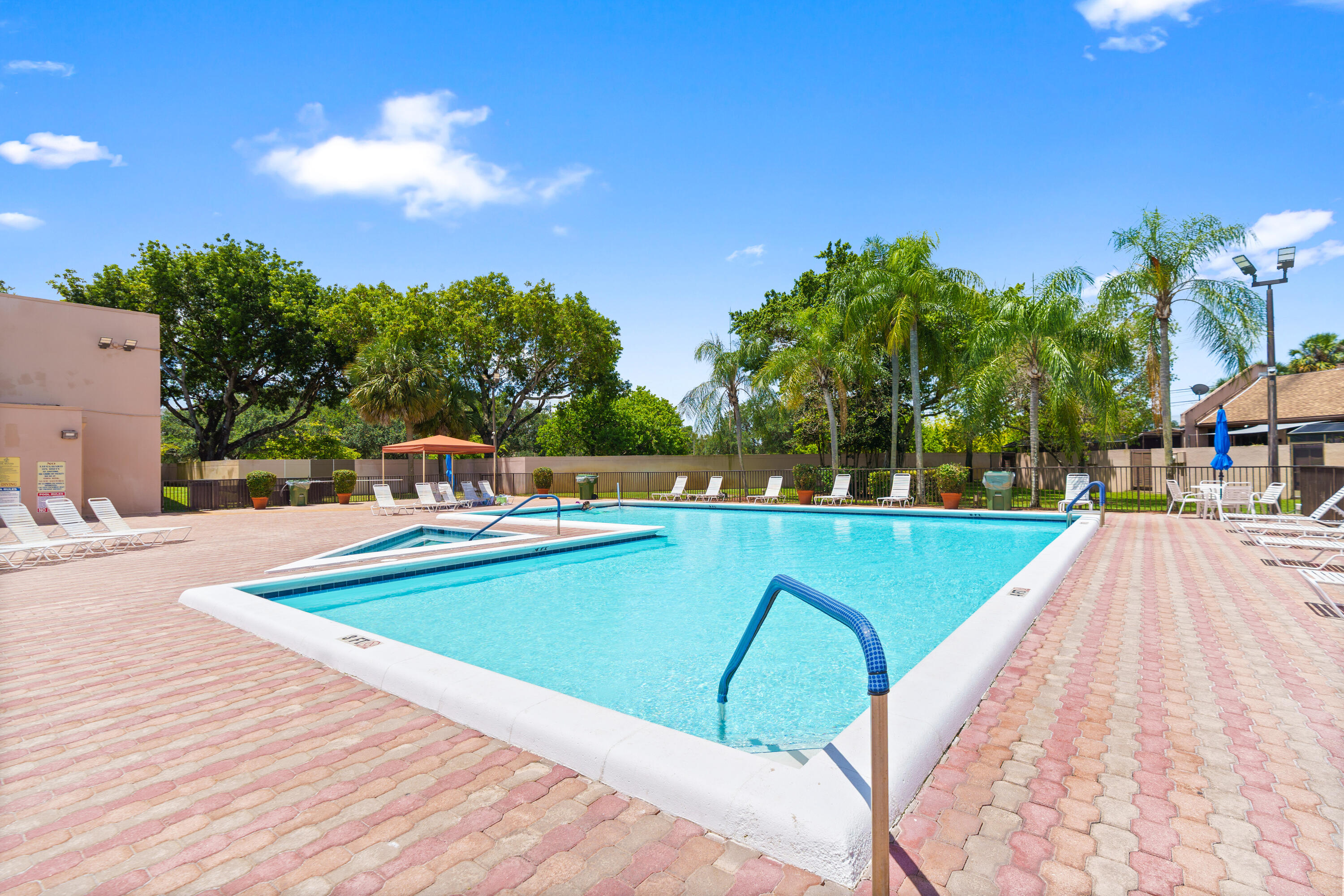 PEMBROKE LAKES SECTION SEVEN - Residential