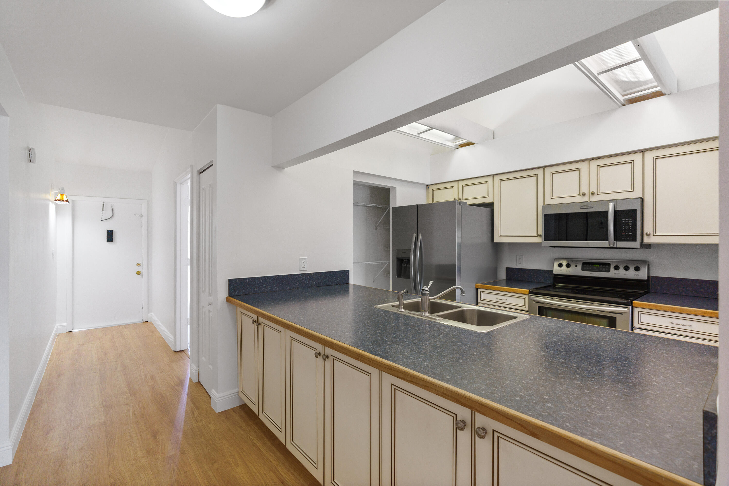 PEMBROKE LAKES SECTION SEVEN - Residential