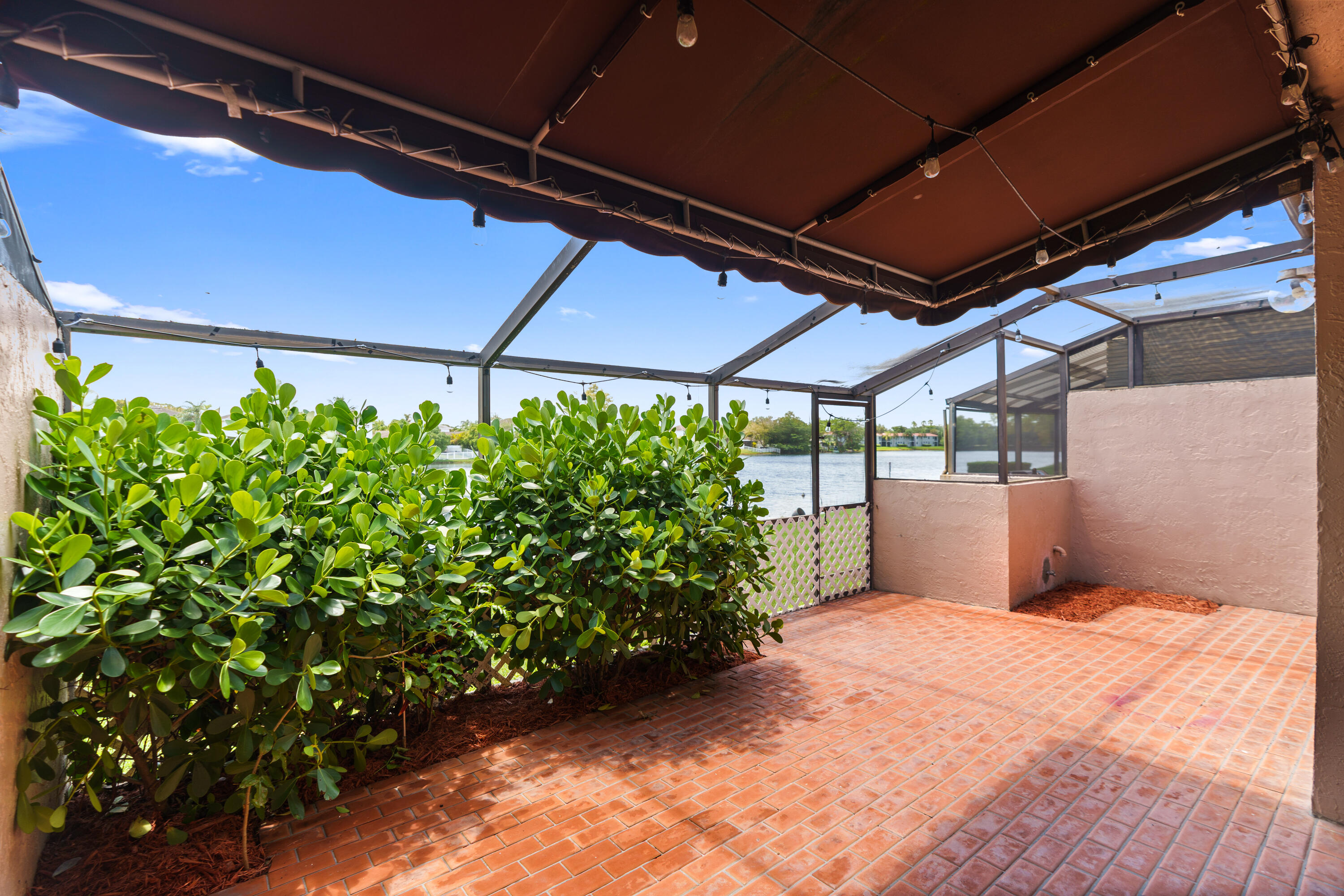 PEMBROKE LAKES SECTION SEVEN - Residential