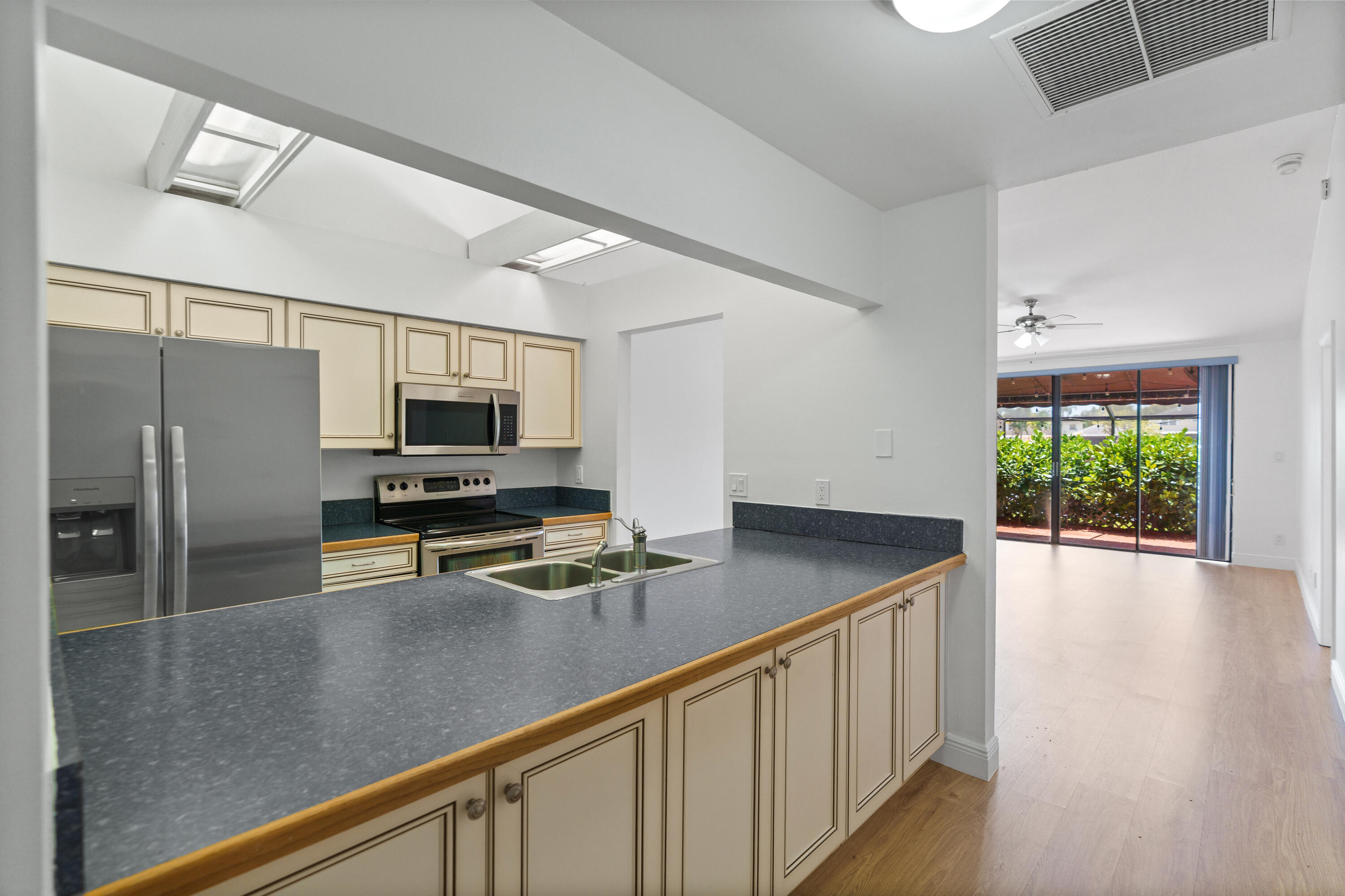 PEMBROKE LAKES SECTION SEVEN - Residential